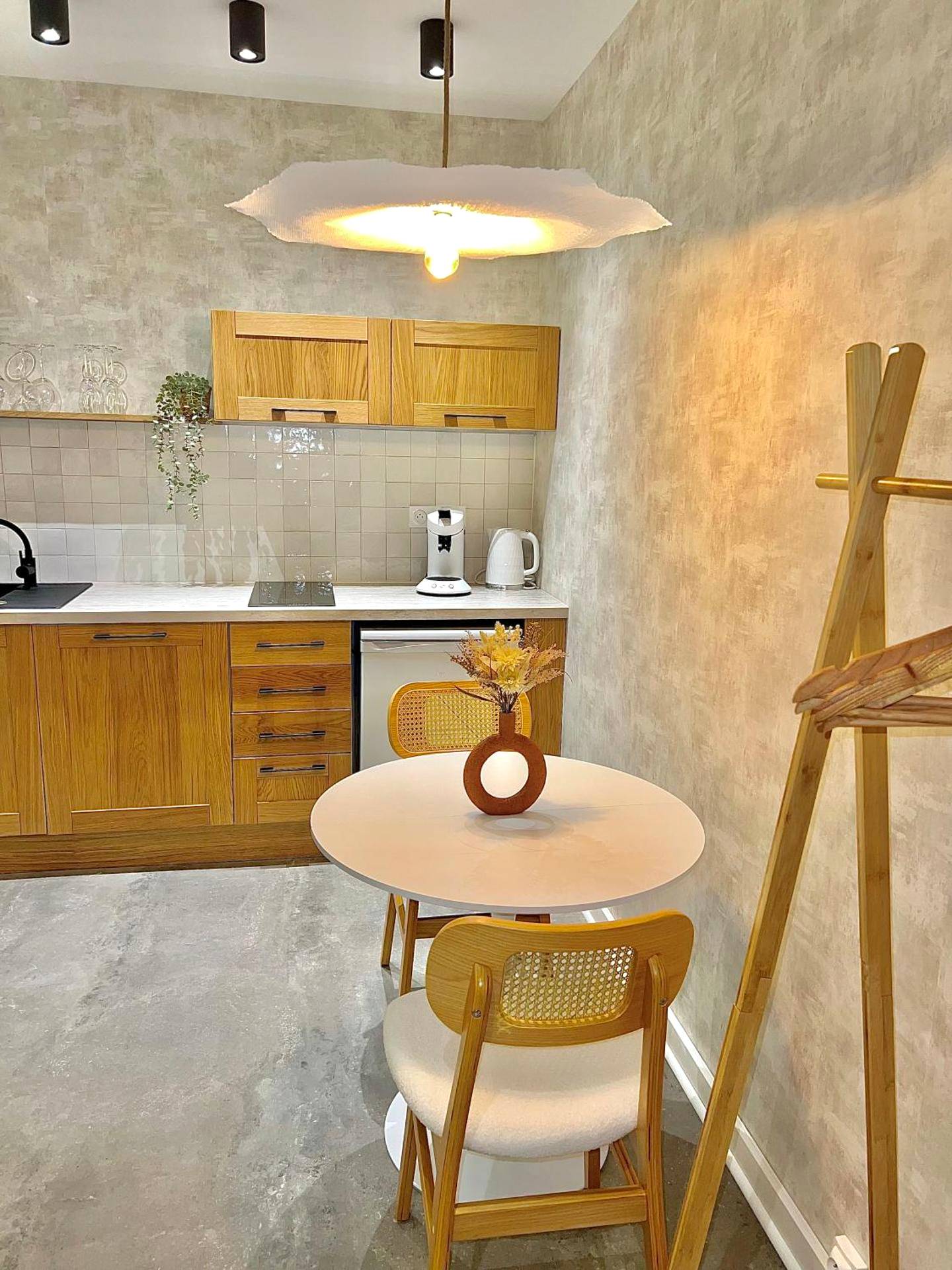 Espace cuisine et coin repas design - Spa - Sauna privatif plein centre