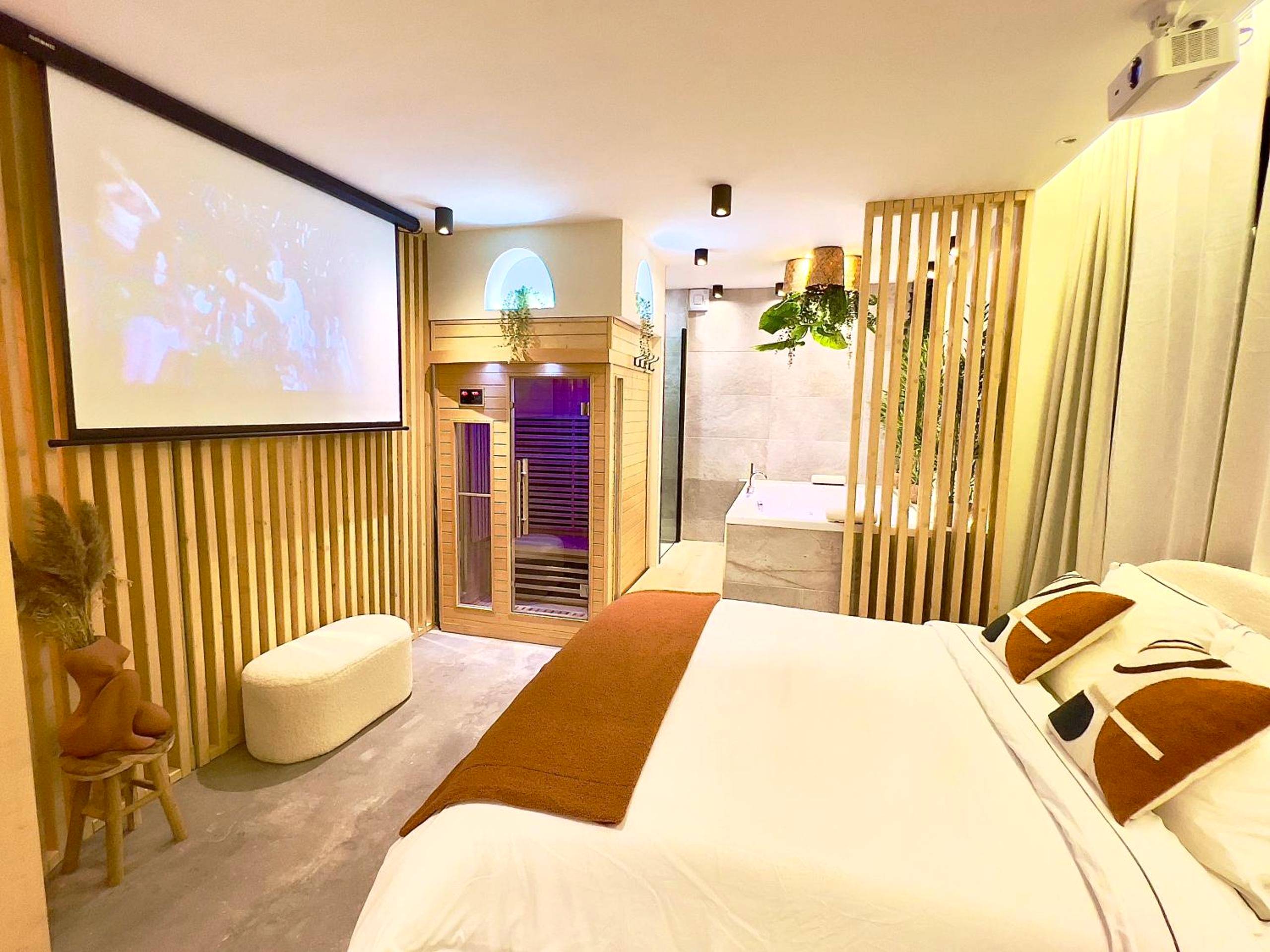 Photo du logement - Spa - Sauna privatif plein centre