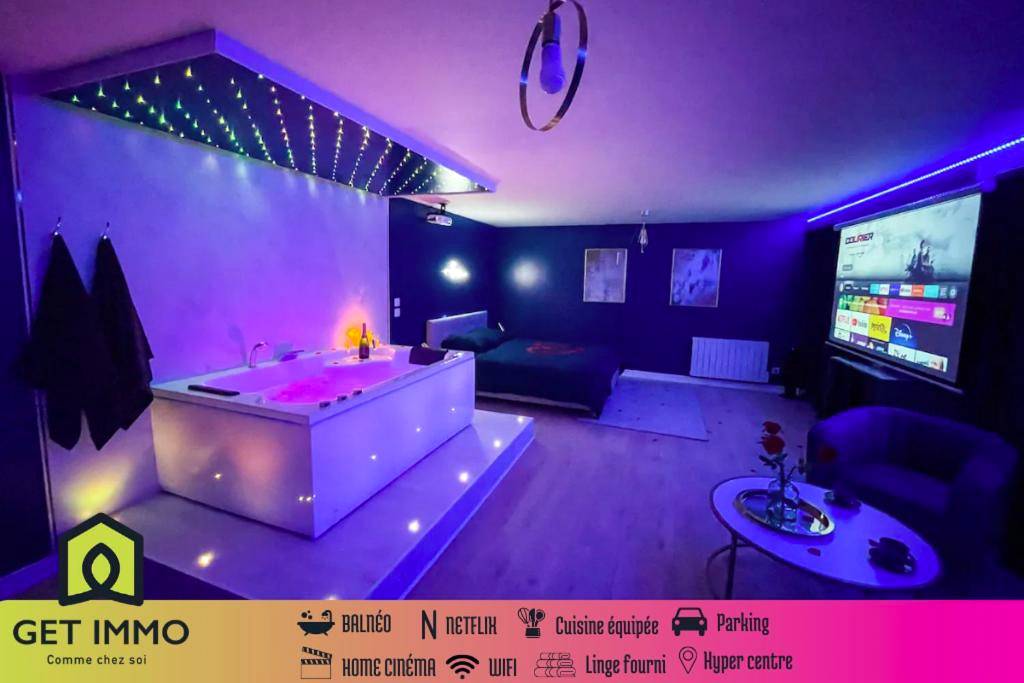 Vue du logement - Love Room Amiens - Spa sous les étoiles - Cinéma - Netflix - Parking - Gare
