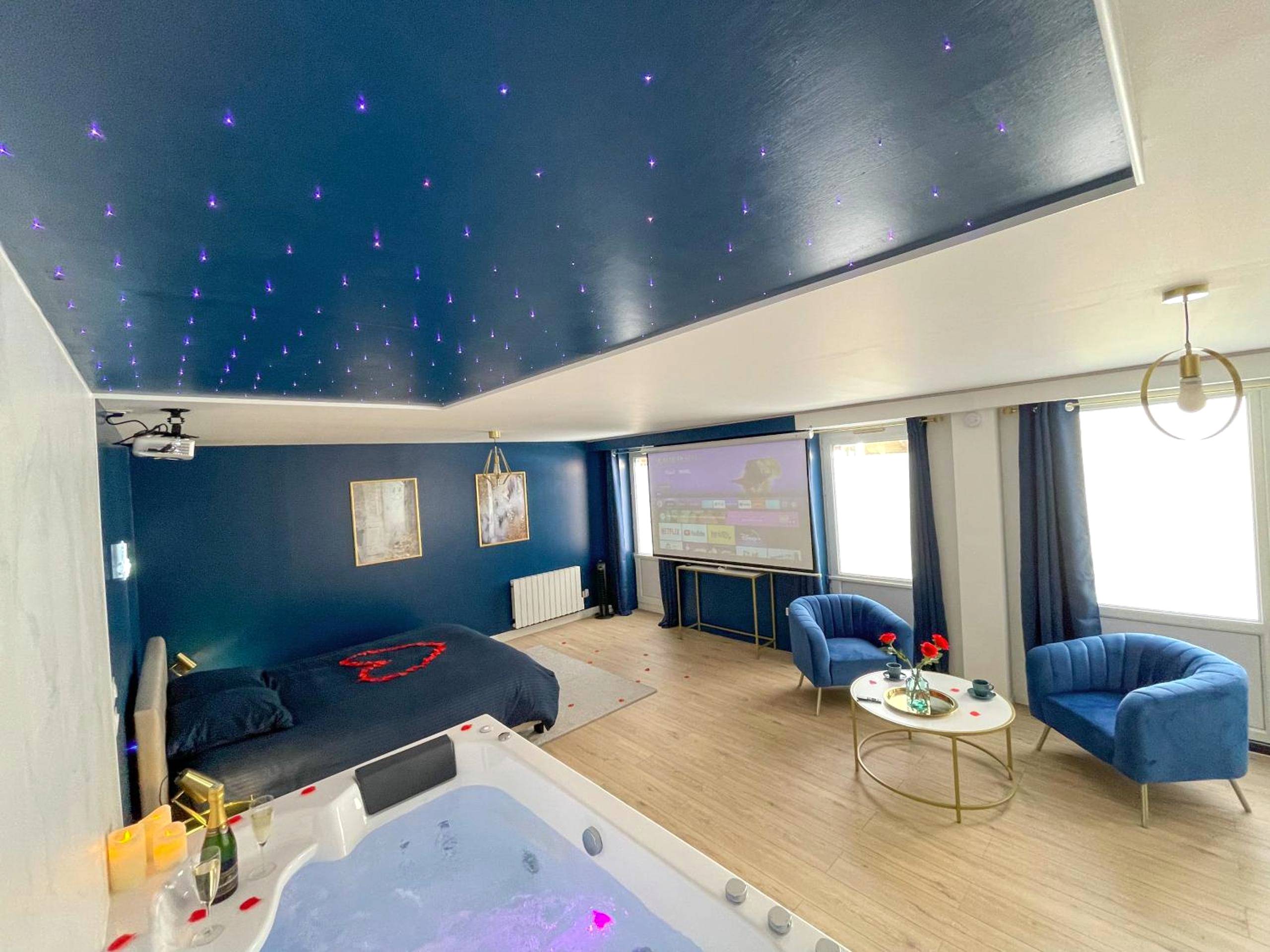 Photo du logement - Spa sous les étoiles - Cinéma - Netflix - Parking - Gare