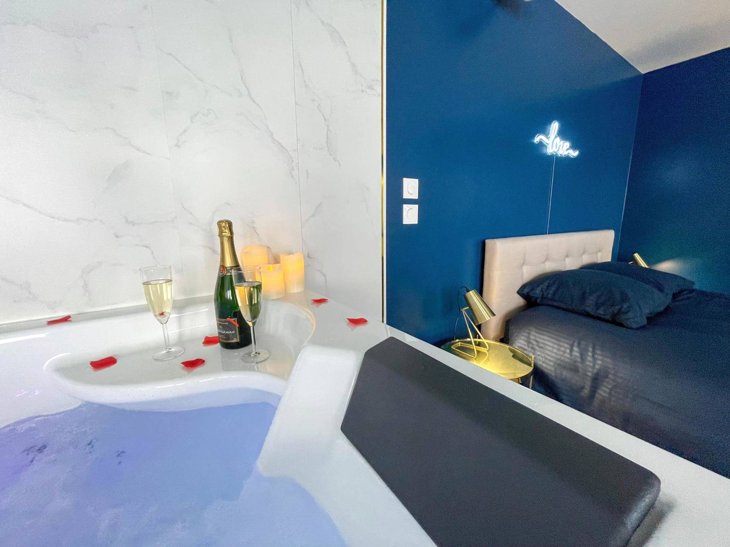 Photo du logement - Spa sous les étoiles - Cinéma - Netflix - Parking - Gare