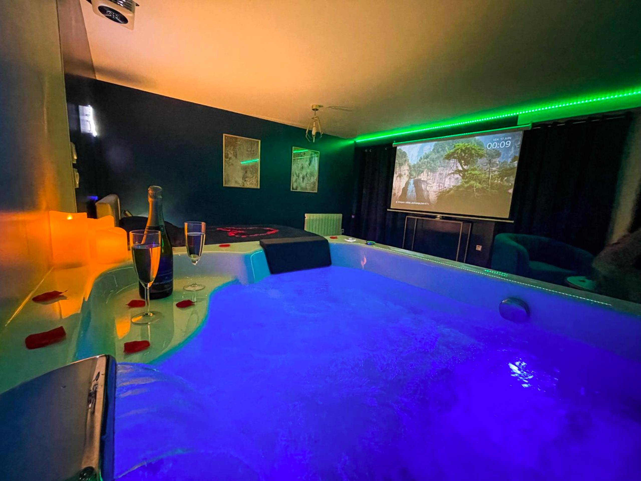 Photo du logement - Spa sous les étoiles - Cinéma - Netflix - Parking - Gare