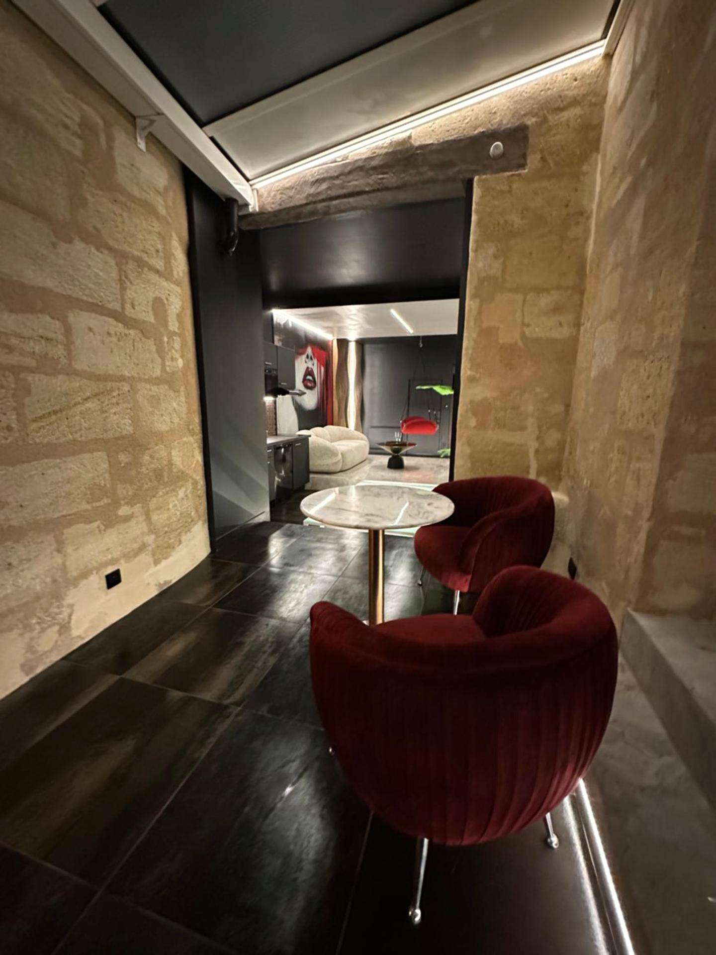 Photo du logement - Spa privé XXL dans cave Voûtée - Suite Luxe Romantique - Bordeaux