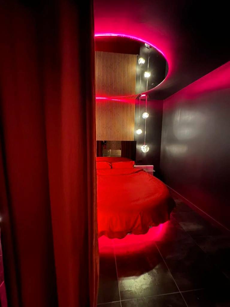 Photo du logement - Spa privé XXL dans cave Voûtée - Suite Luxe Romantique