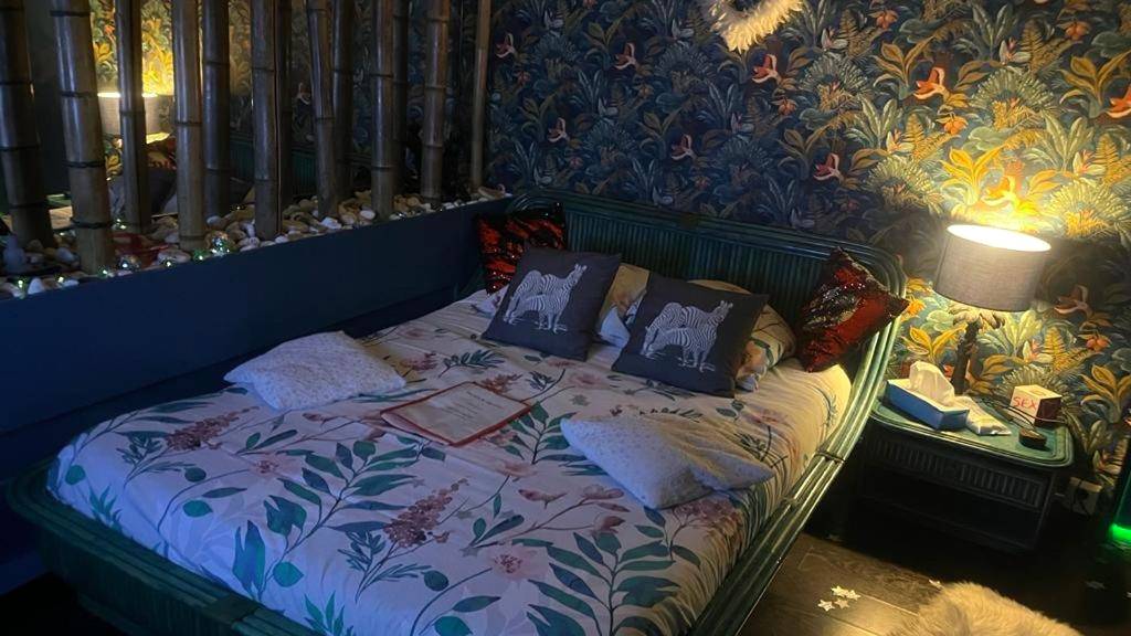 Vue interieure - SPABYELLEETLUI spa rouge ou bleu
