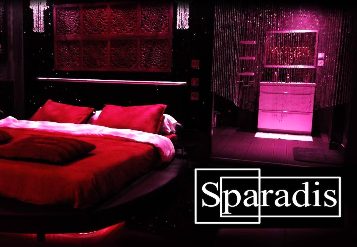 Vue principale - Love Room Laval - Love room Sparadis Laval 53 Studio avec jacuzzi privatif