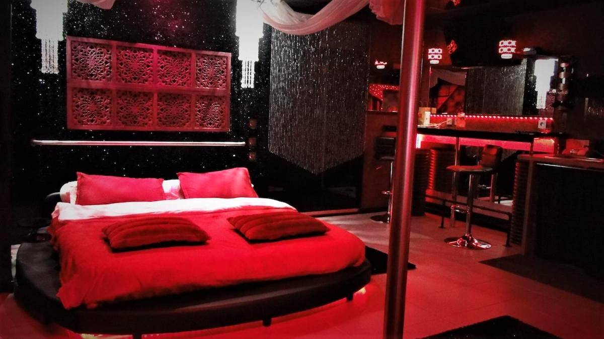 Photo du logement - Love room Sparadis Laval 53 Studio avec jacuzzi privatif