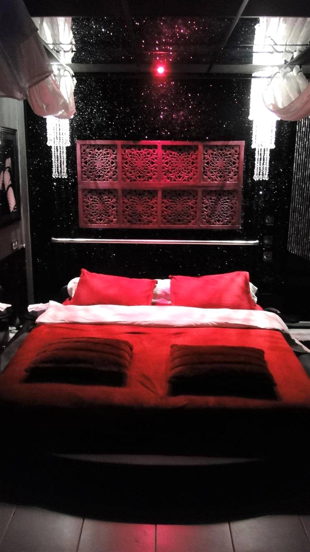 Photo du logement - Love room Sparadis Laval 53 Studio avec jacuzzi privatif
