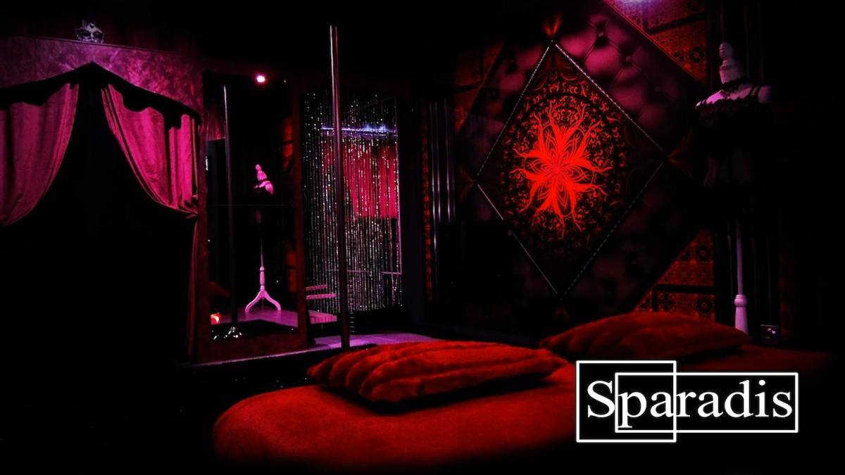 Photo du logement - Love room Sparadis Laval 53 Studio avec jacuzzi privatif