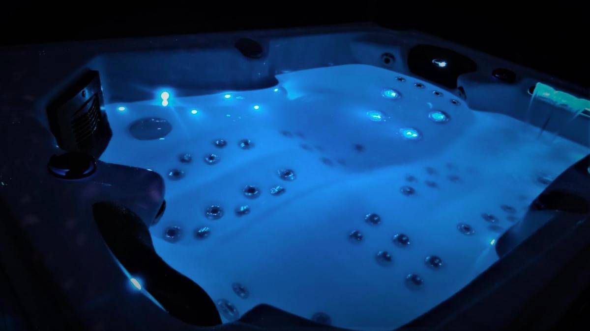 Photo du logement - Love room Sparadis Laval 53 Studio avec jacuzzi privatif