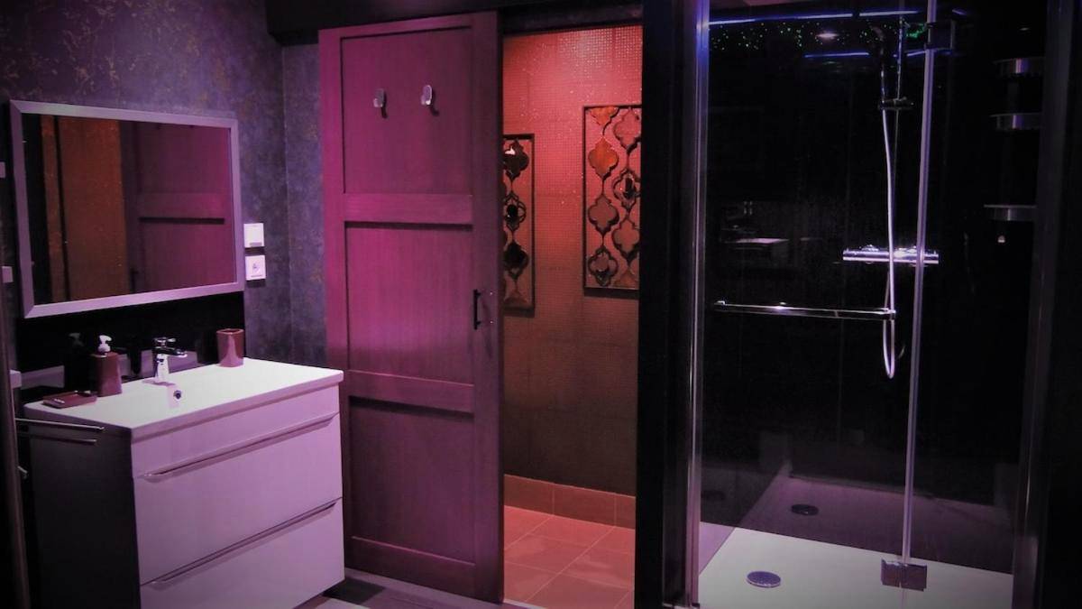 Photo du logement - Love room Sparadis Laval 53 Studio avec jacuzzi privatif