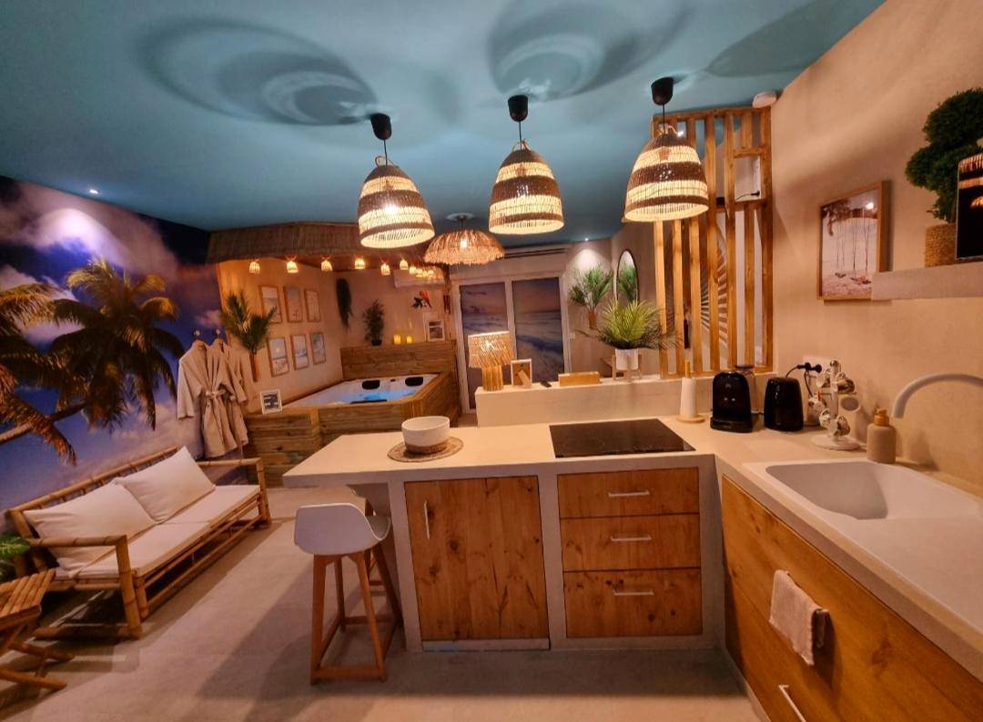 Photo du logement - Les Spas de la Mer, Appart&Spa Aloha, 100m de la plage, Plein cœur du Grau - Le Grau - du - Roi