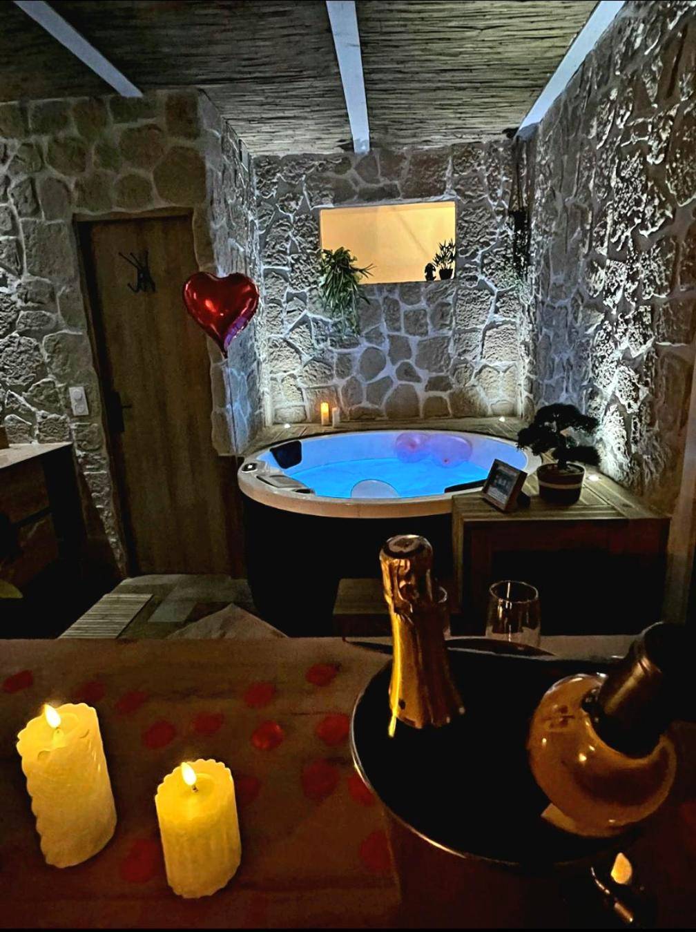 Photo du logement - Les Spas de la mer, Suite & Spa, Love room, Plein Cœur du Grau