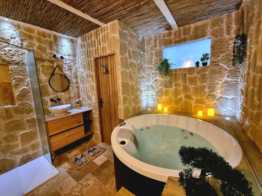 Photo du logement - Les Spas de la mer, Suite & Spa, Love room, Plein Cœur du Grau
