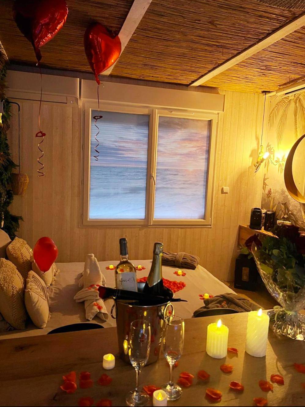 Photo du logement - Les Spas de la mer, Suite & Spa, Love room, Plein Cœur du Grau