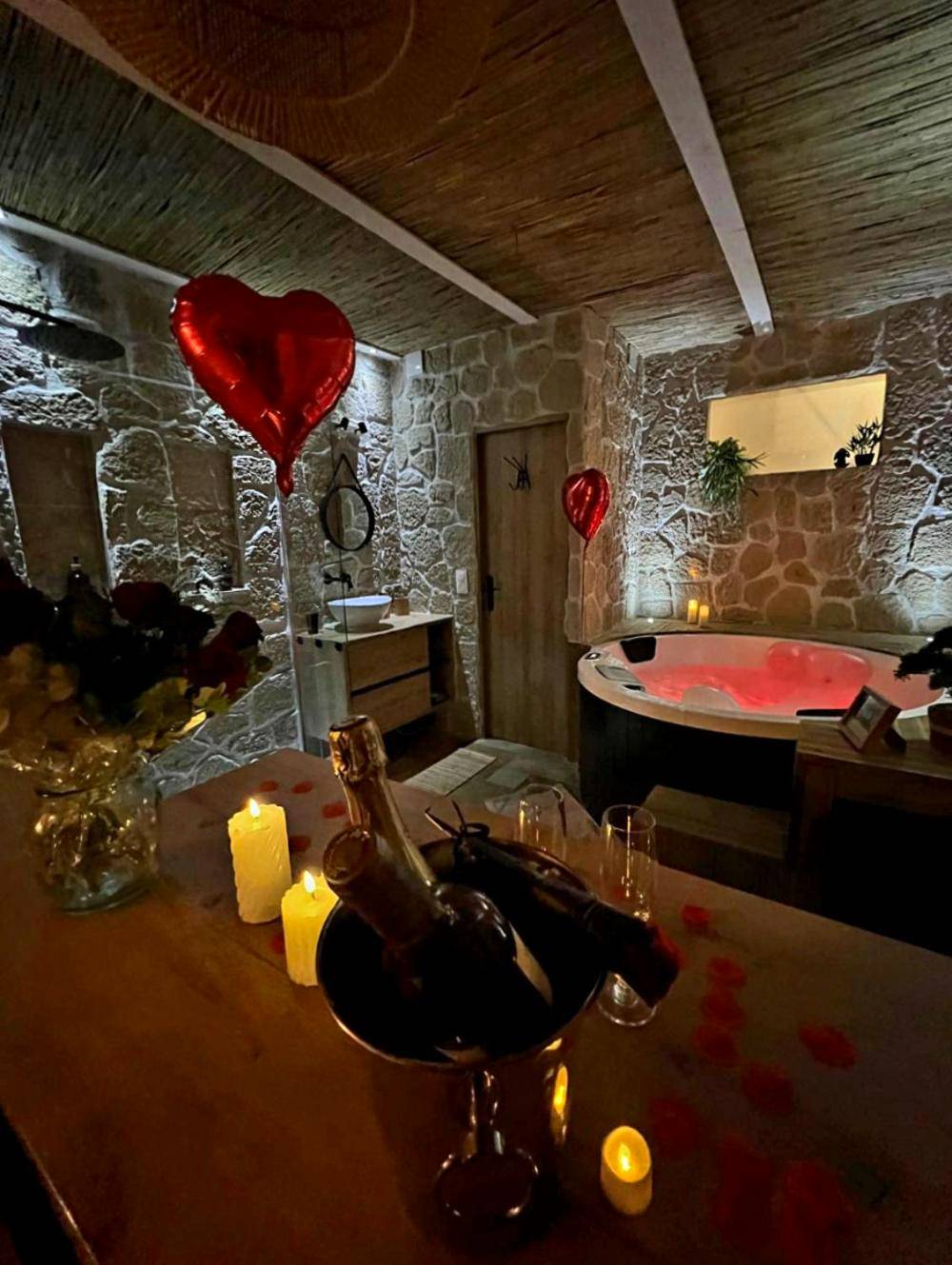 Photo du logement - Les Spas de la mer, Suite & Spa, Love room, Plein Cœur du Grau - Le Grau - du - Roi