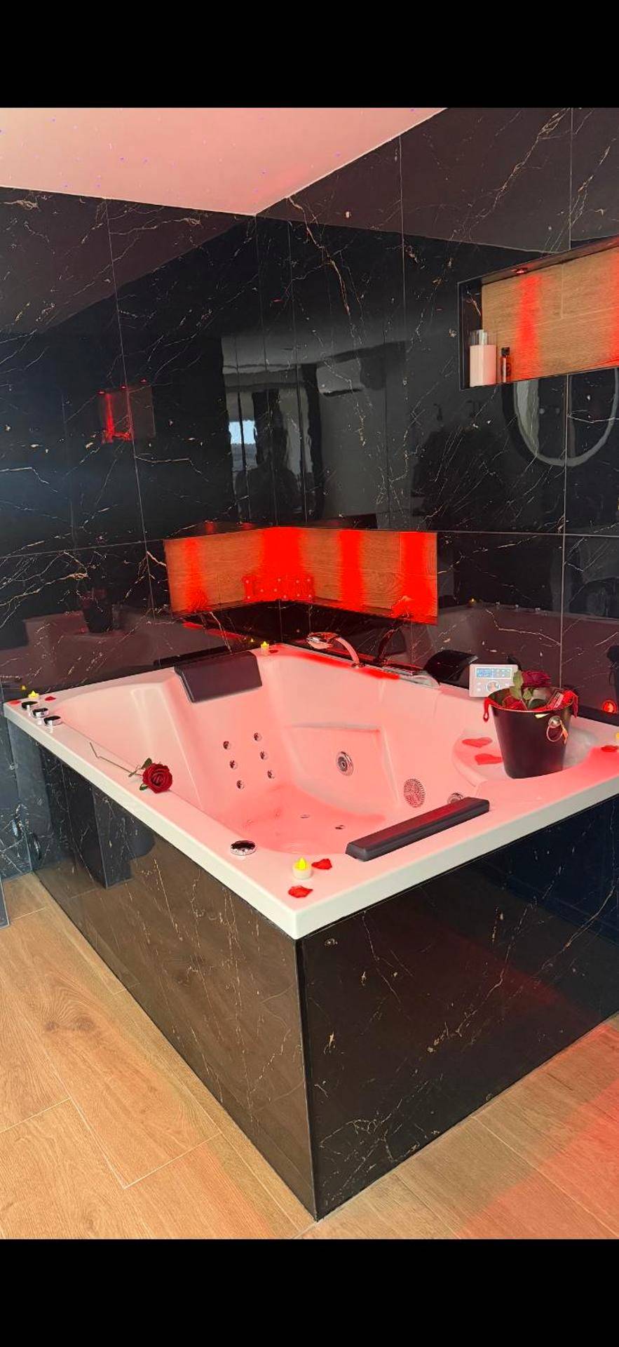 Photo du logement - SPICY LOVE - proche Nice et Cannes - Jacuzzi privatif - French Riviera - luxe - suite romantique