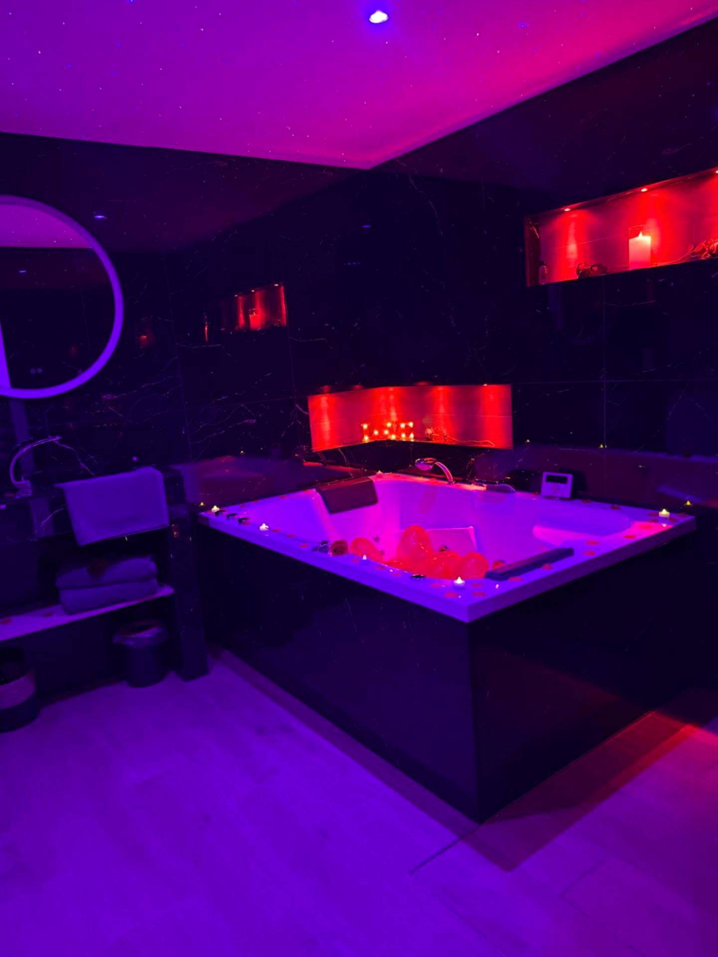 Photo du logement - SPICY LOVE - proche Nice et Cannes - Jacuzzi privatif - French Riviera - luxe - suite romantique