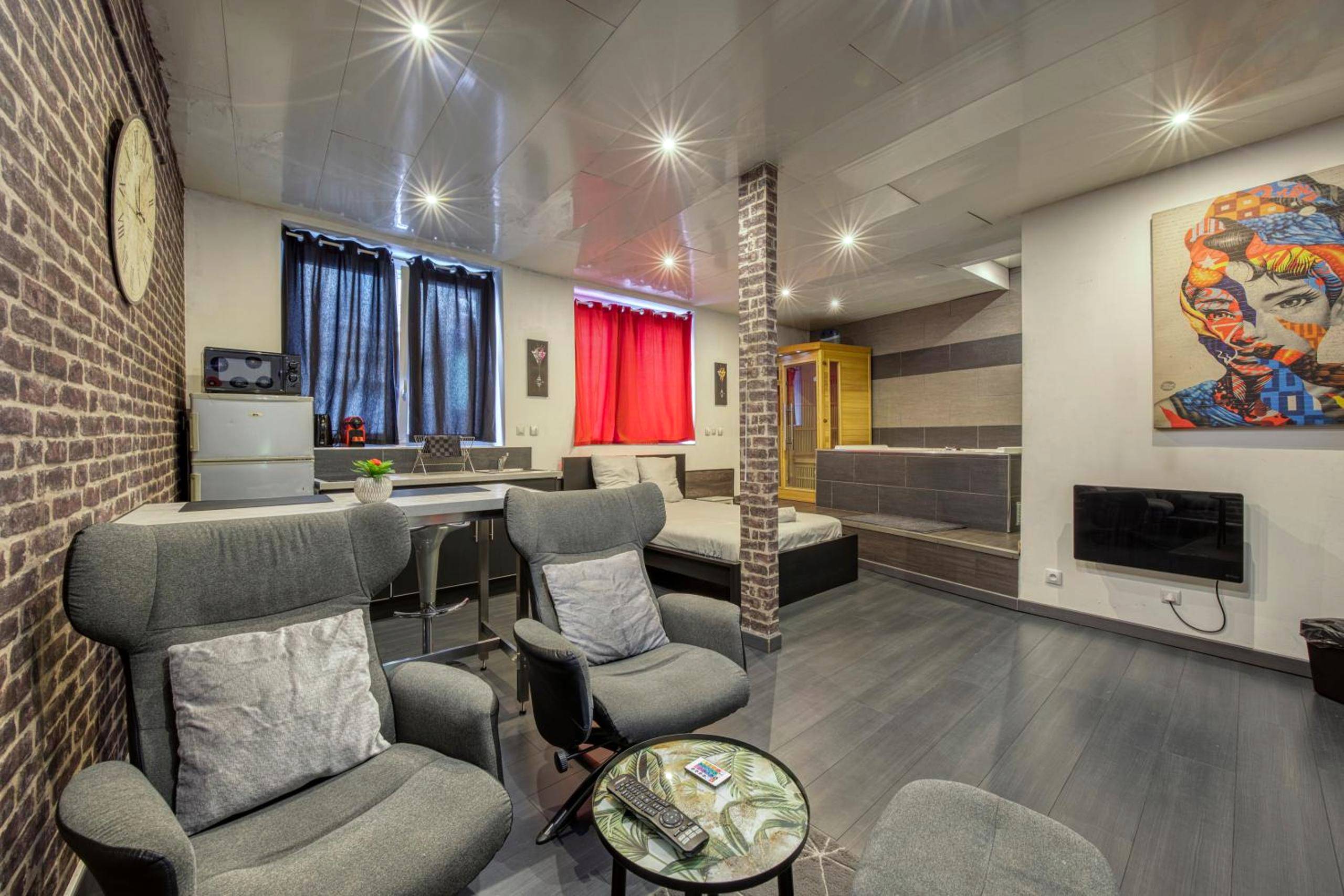 Vue principale - Love Room Saint - Étienne - street Loft with sauna