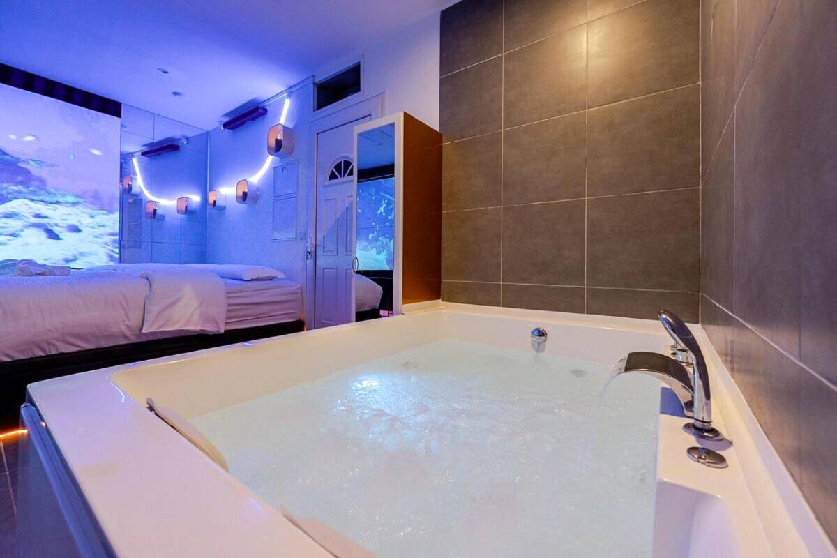 Photo du logement - Studio Immersif Jaccuzi & Cinéma Disney et Astérix