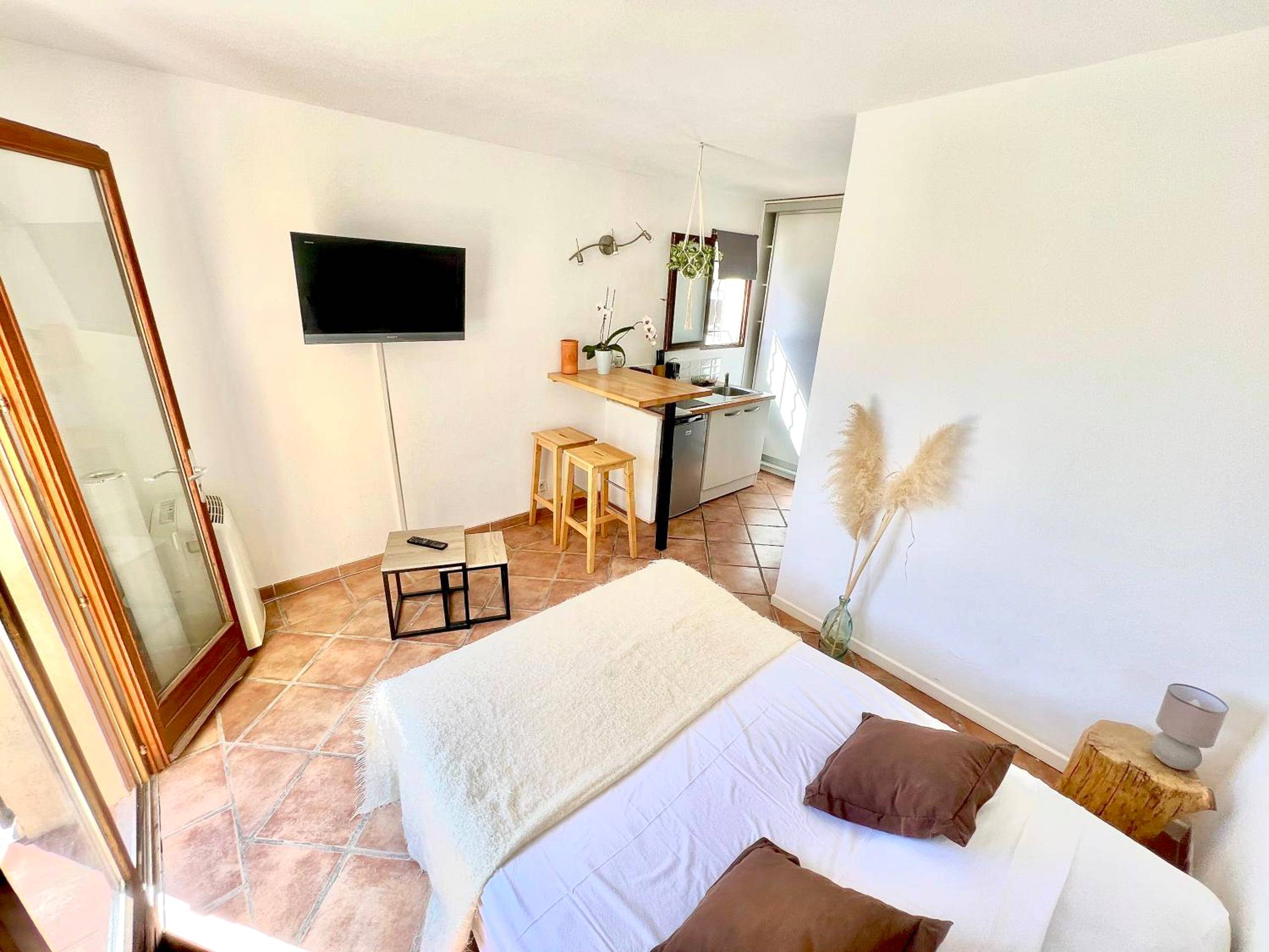 Photo du logement - Studio avec jacuzzi et piscine - Lorgues