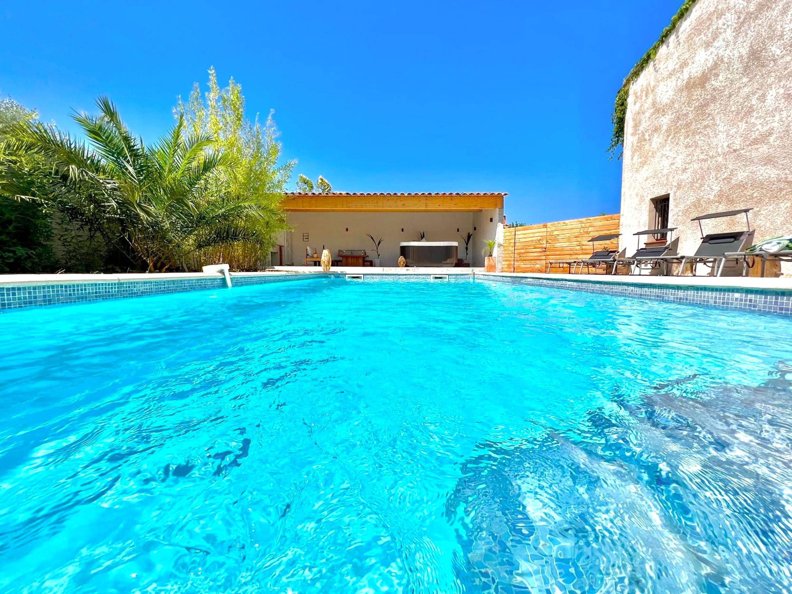 Photo du logement - Studio avec jacuzzi et piscine