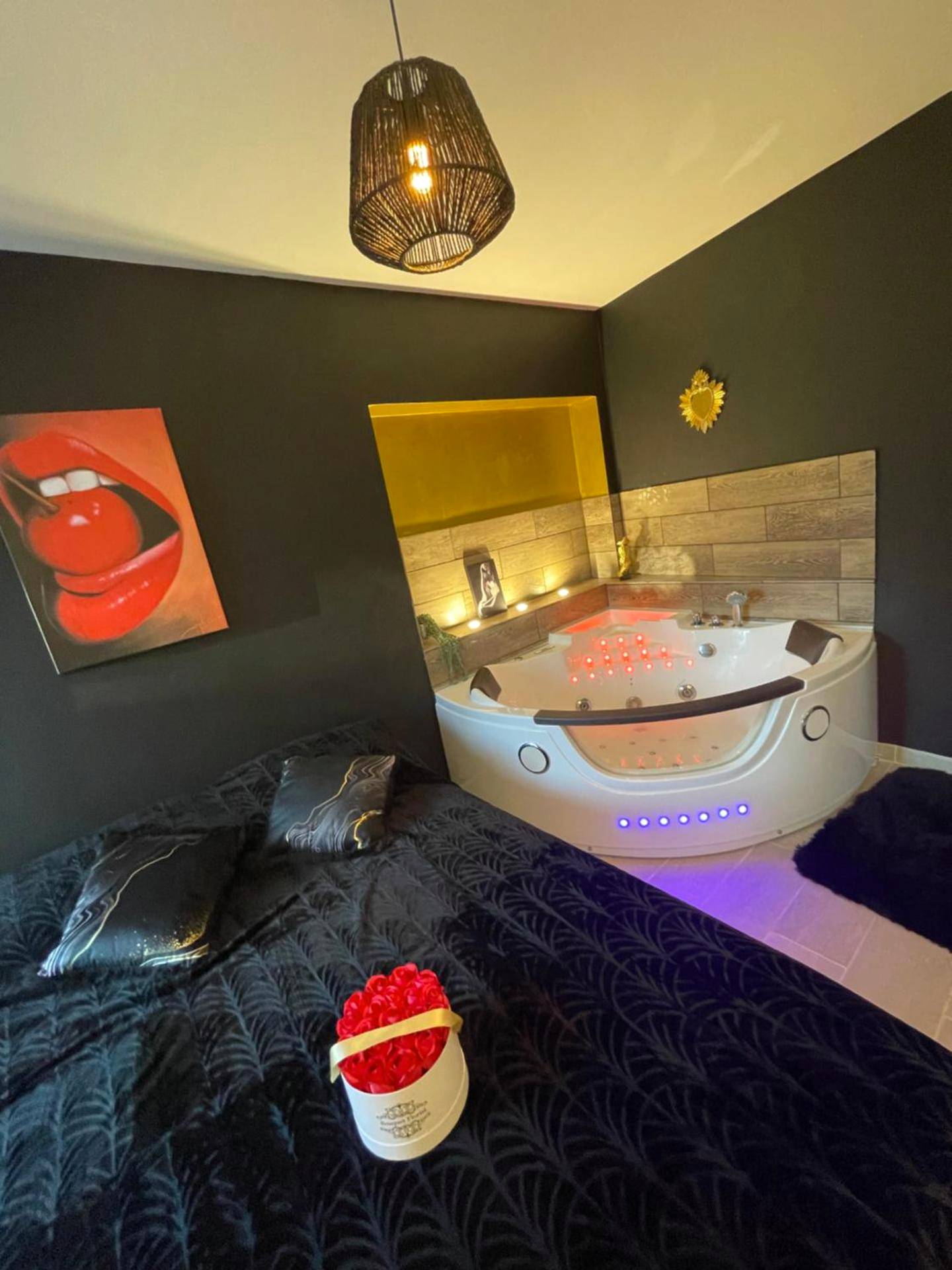 Vue du logement - Love Room Pézenas - Studio M romantisme et élégance
