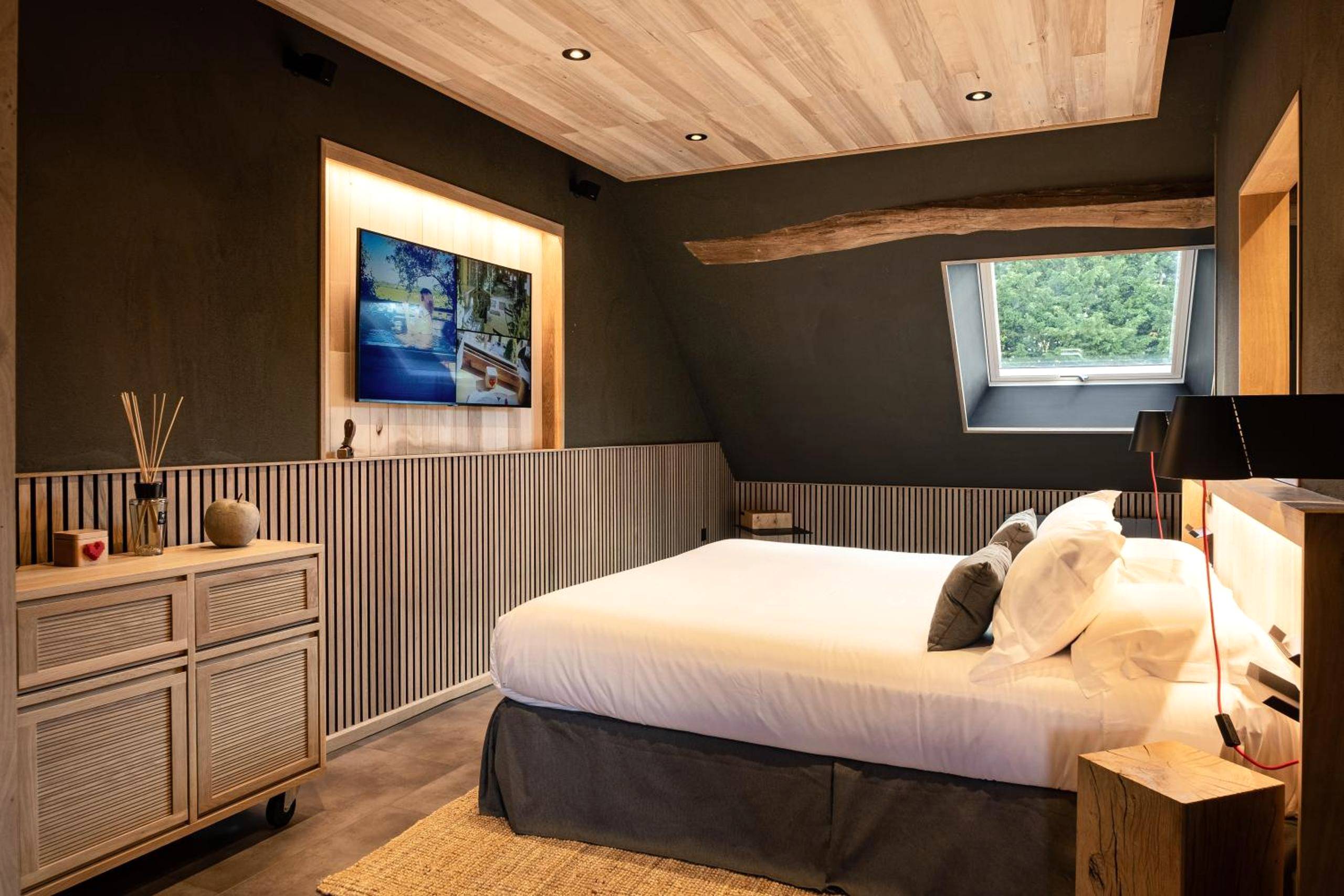Photo du logement - Le Studio des Prés Verts Suite Design avec Jacuzzi Privatif - Jouey
