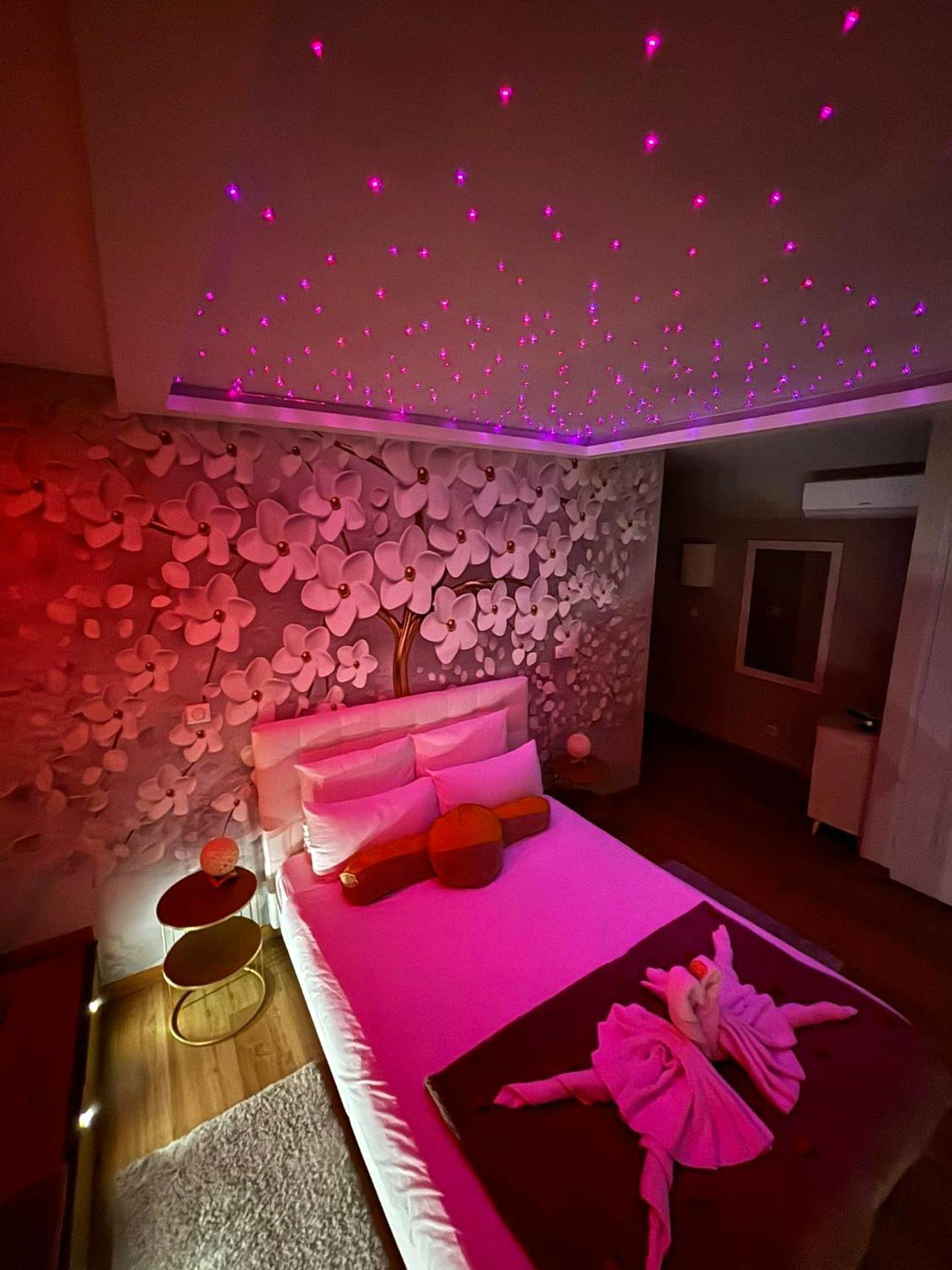 Photo du logement - Studio Love room Spa Baignoire double La Ciotat Centre port - La Ciotat