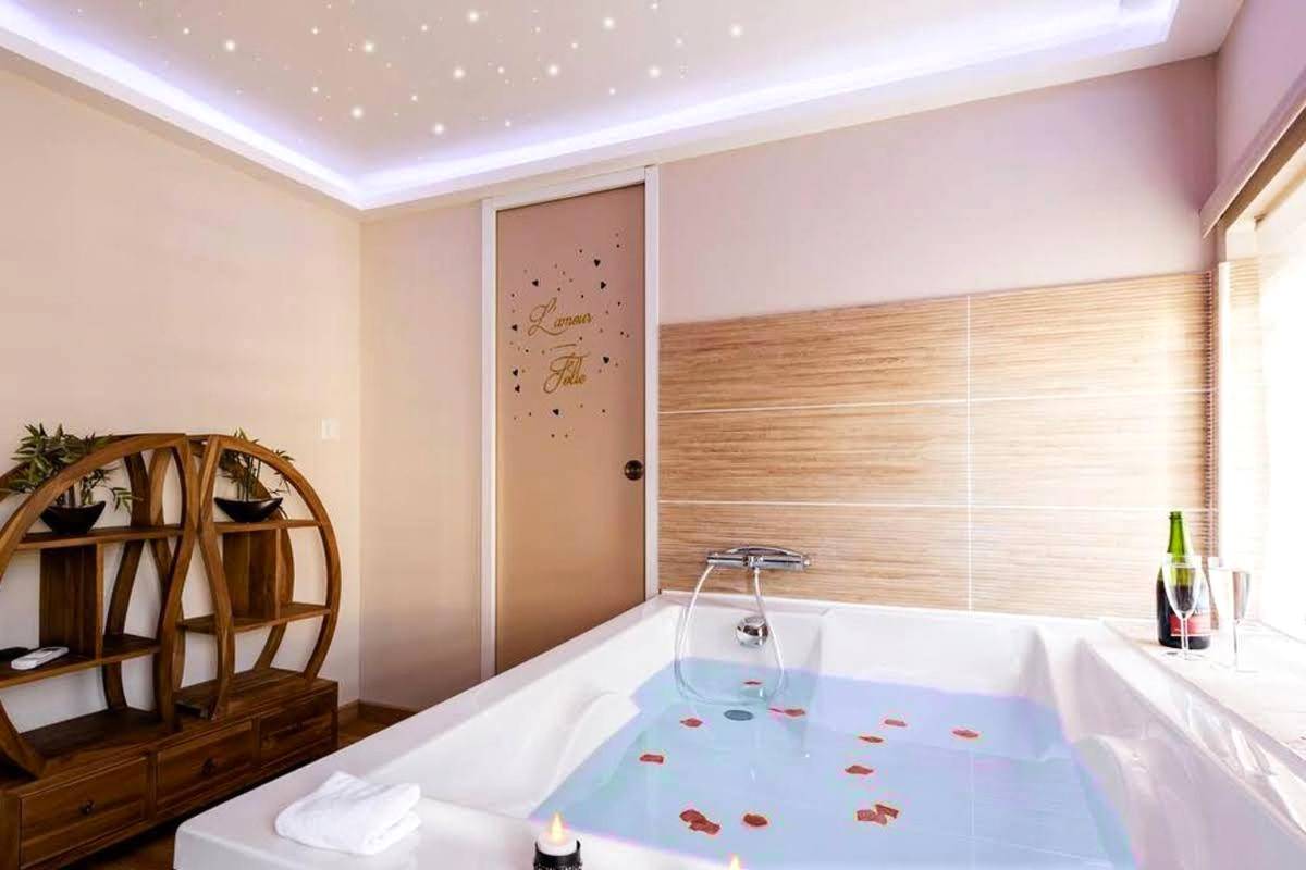 Photo du logement - Studio Love room Spa Baignoire double La Ciotat Centre port