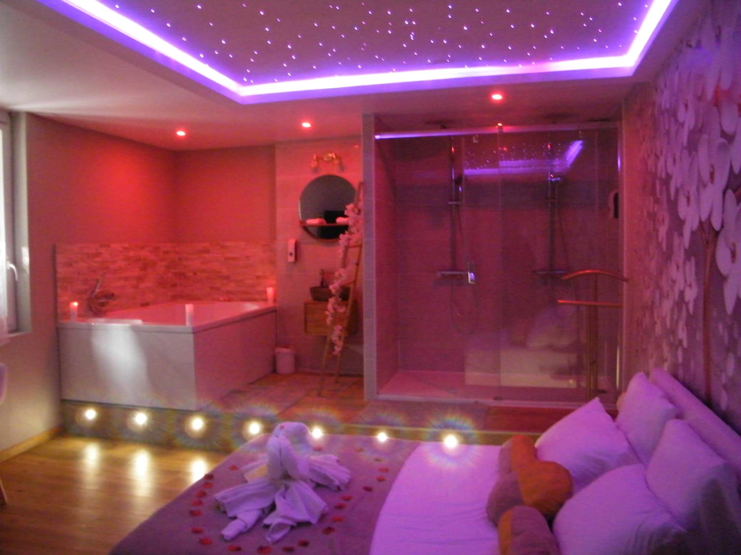 Photo du logement - Studio Love room Spa Baignoire double La Ciotat Centre port