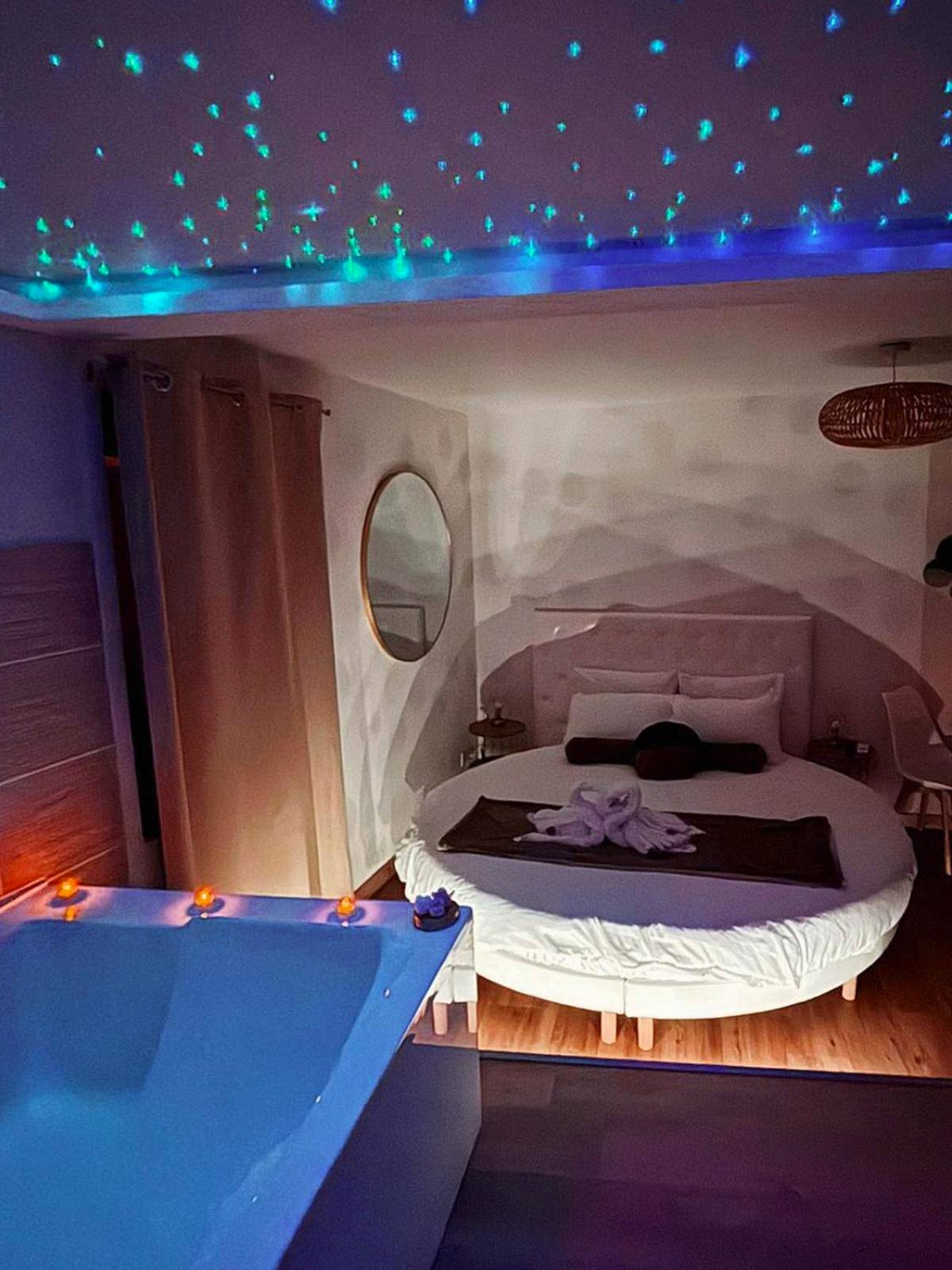 Vue du logement - Studio Love room Spa Baignoire double La Ciotat Centre port