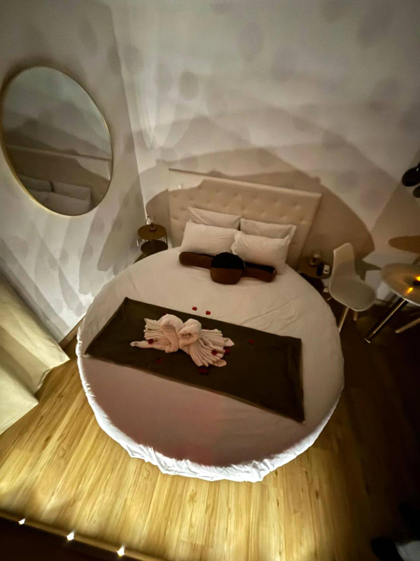 Photo du logement - Studio Love room Spa Baignoire double La Ciotat Centre port