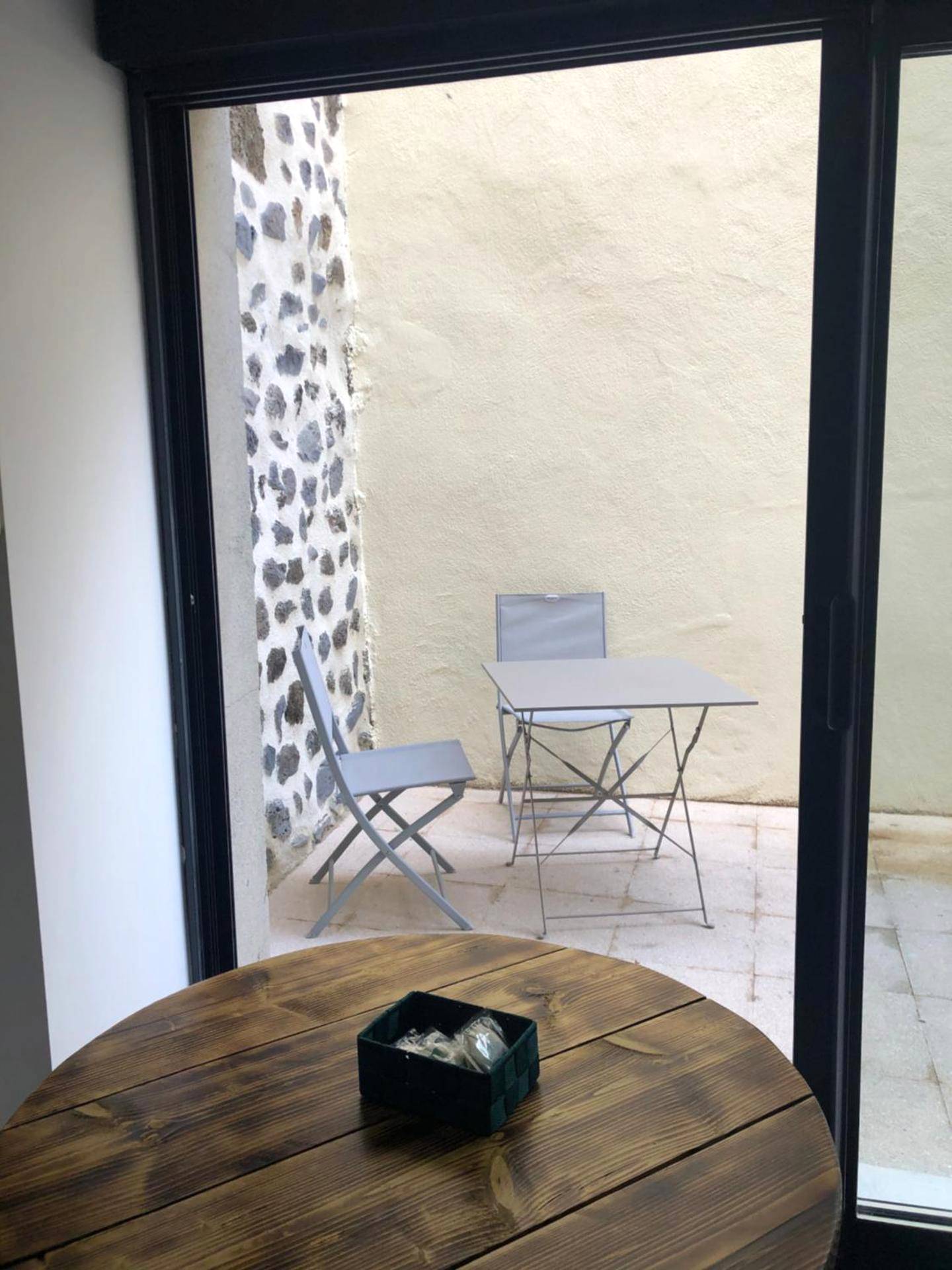 Photo du logement - Studio cocooning Spa, lit XXL, cour extérieure