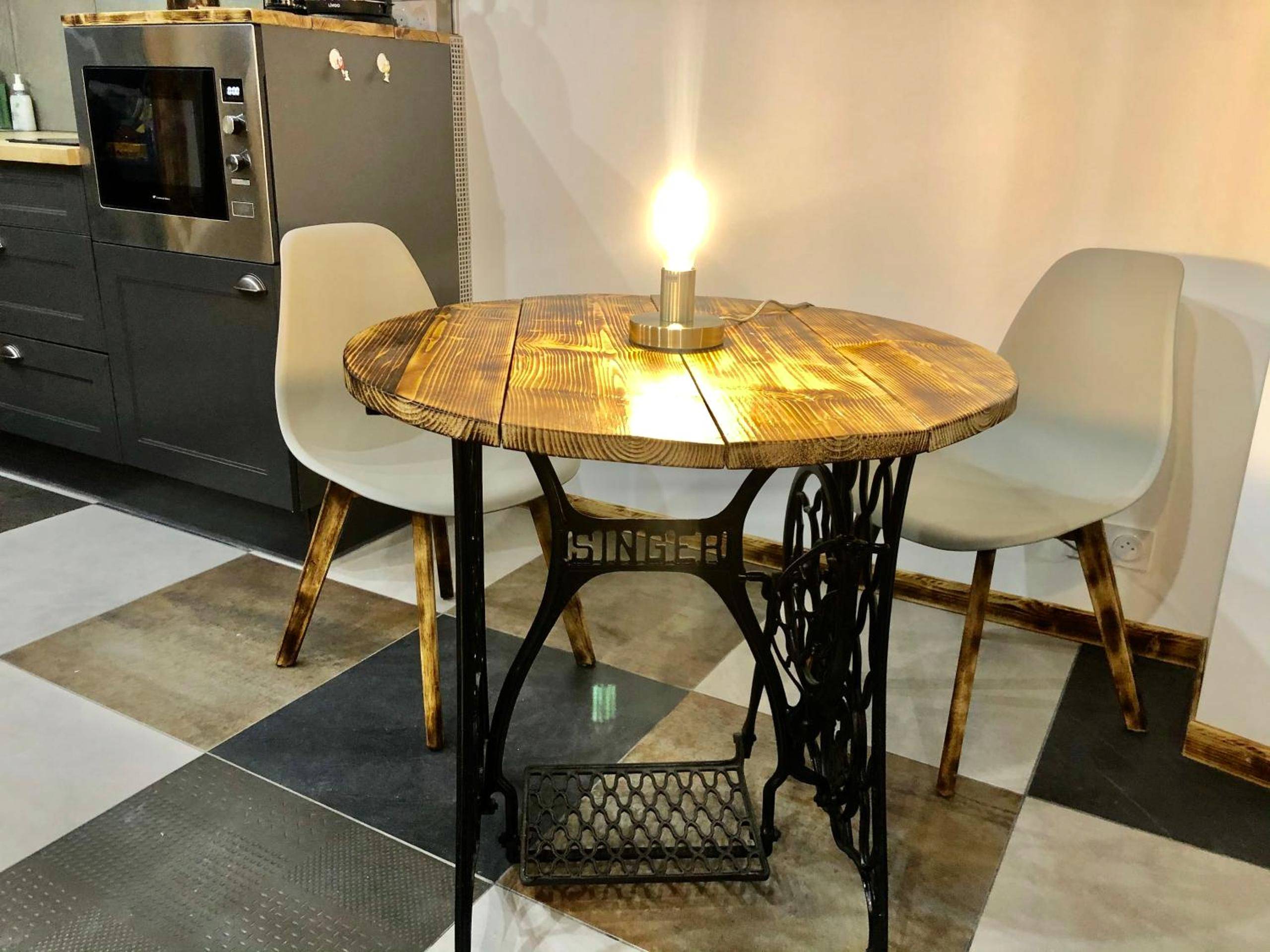 Photo du logement - Studio cocooning Spa, lit XXL, cour extérieure - Le Puy - en - Velay