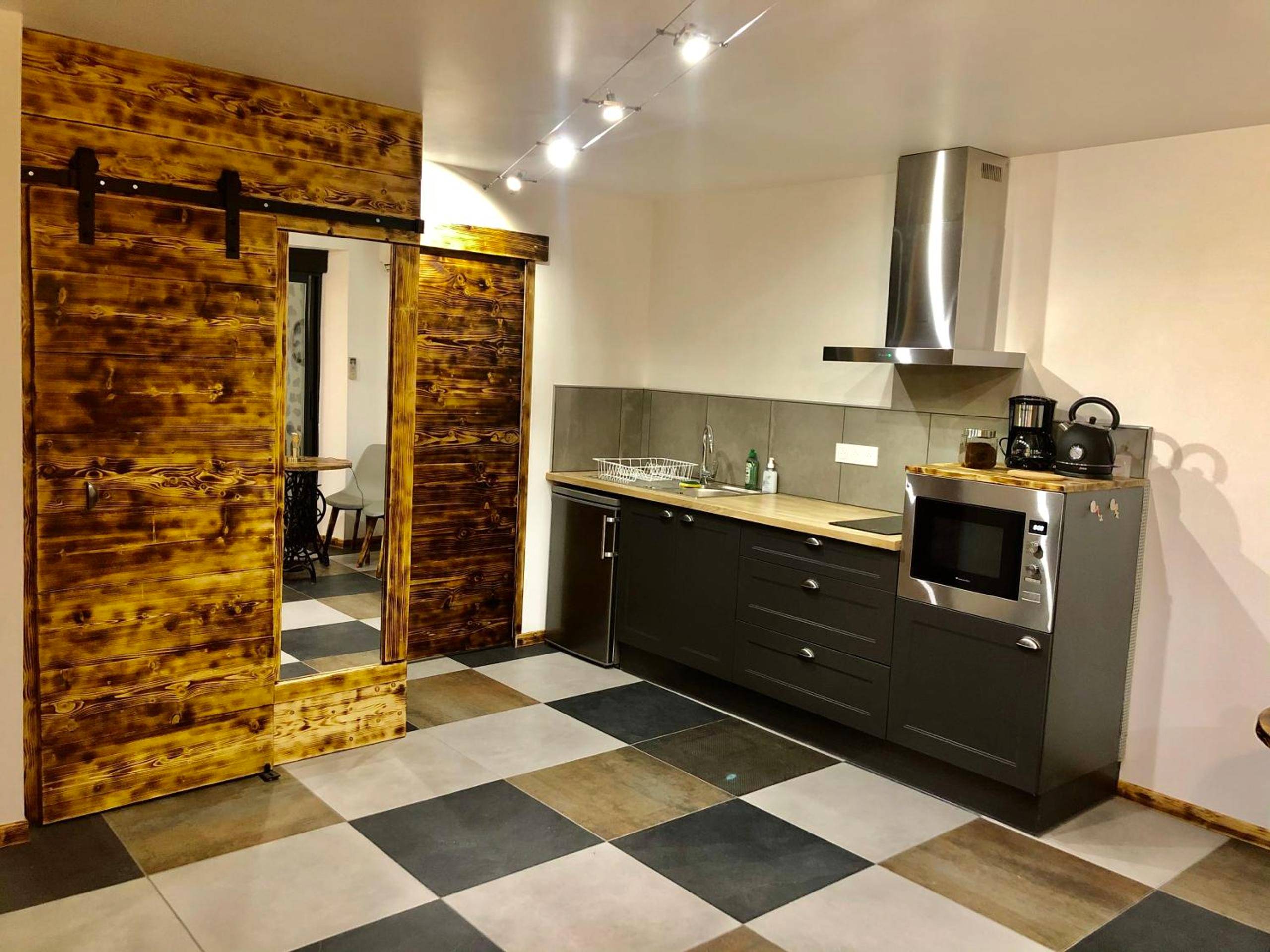 Photo du logement - Studio cocooning Spa, lit XXL, cour extérieure