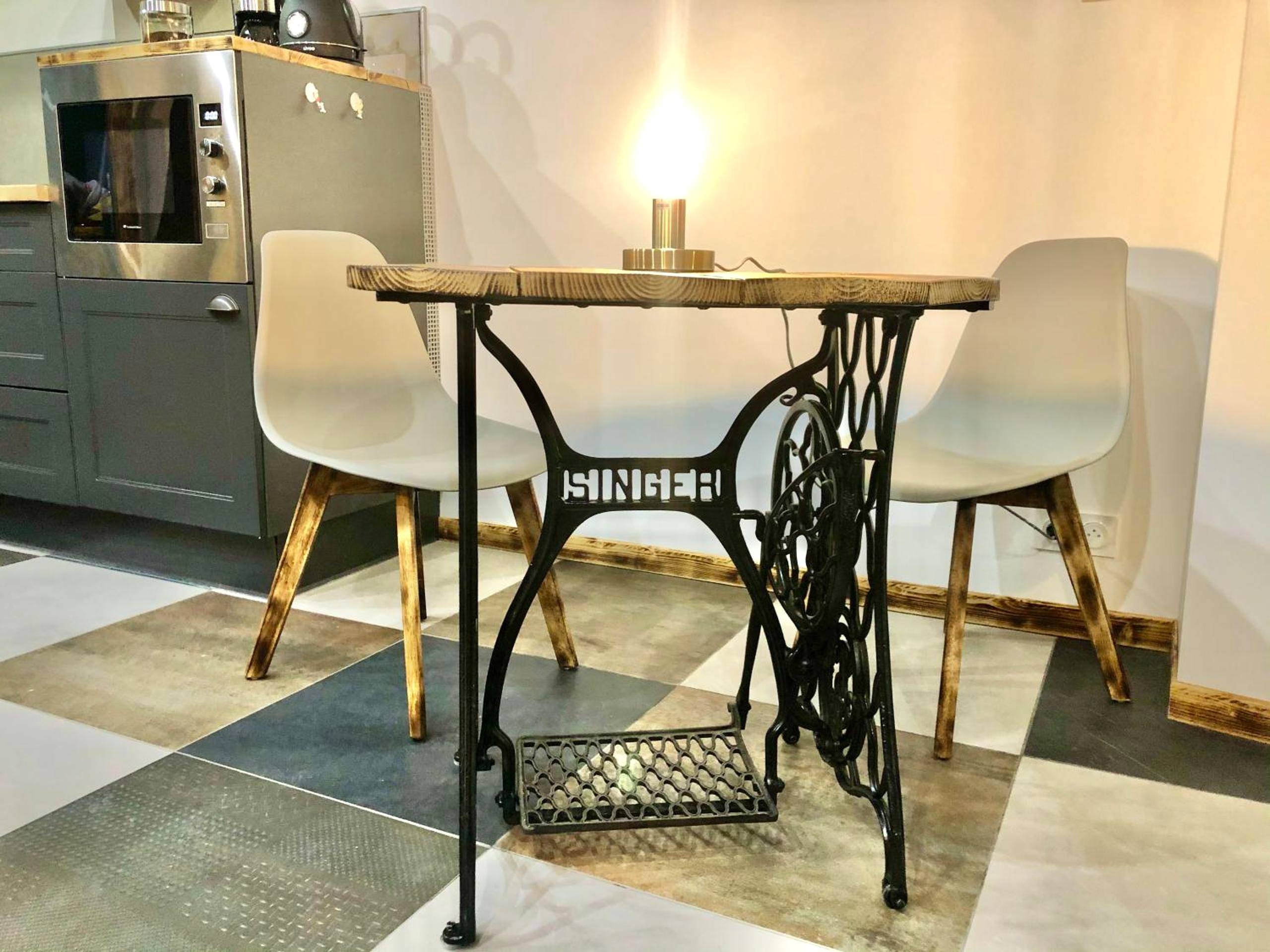 Photo du logement - Studio cocooning Spa, lit XXL, cour extérieure - Le Puy - en - Velay