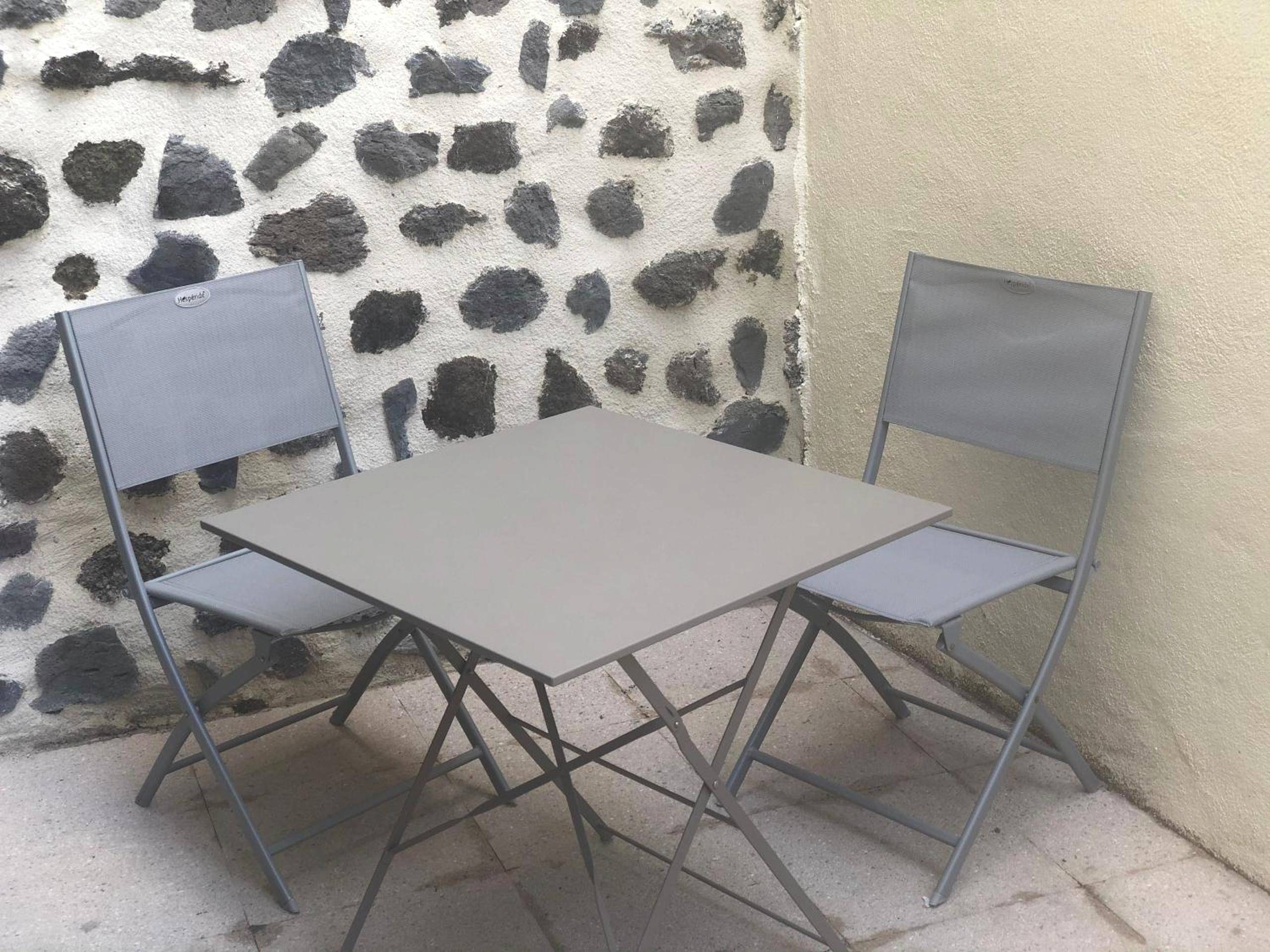 Photo du logement - Studio cocooning Spa, lit XXL, cour extérieure