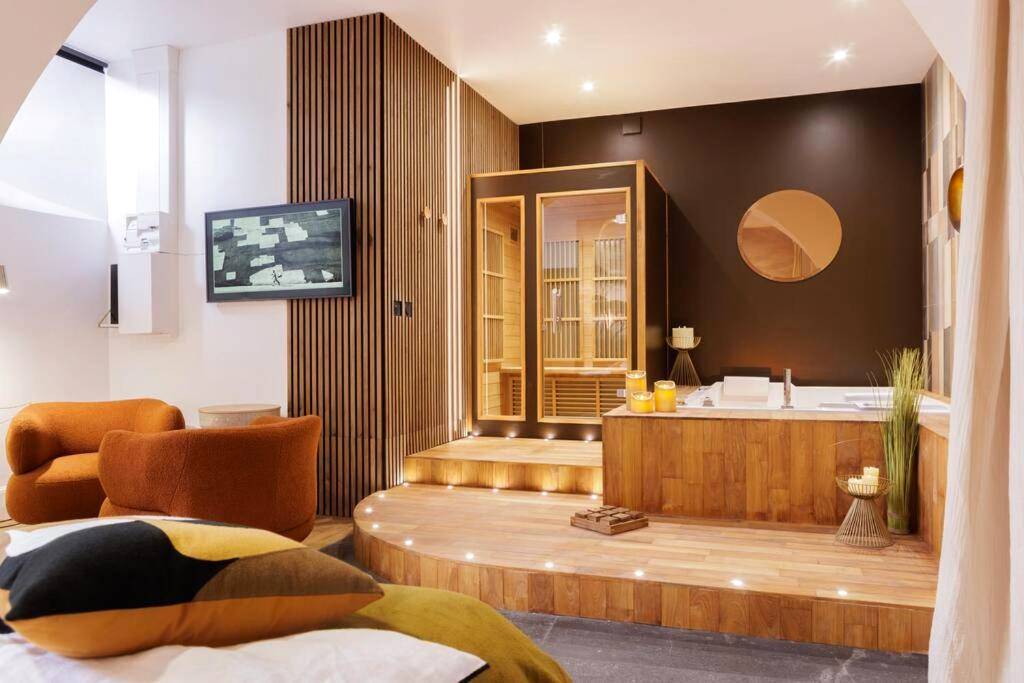 Photo du logement - La suite du 21 - jacuzzi - sauna - centre ville