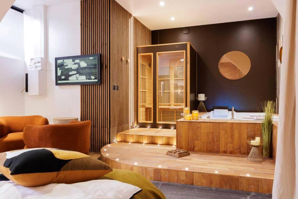Suite avec spa privatif et salon - La suite du 21 - jacuzzi - sauna - centre ville