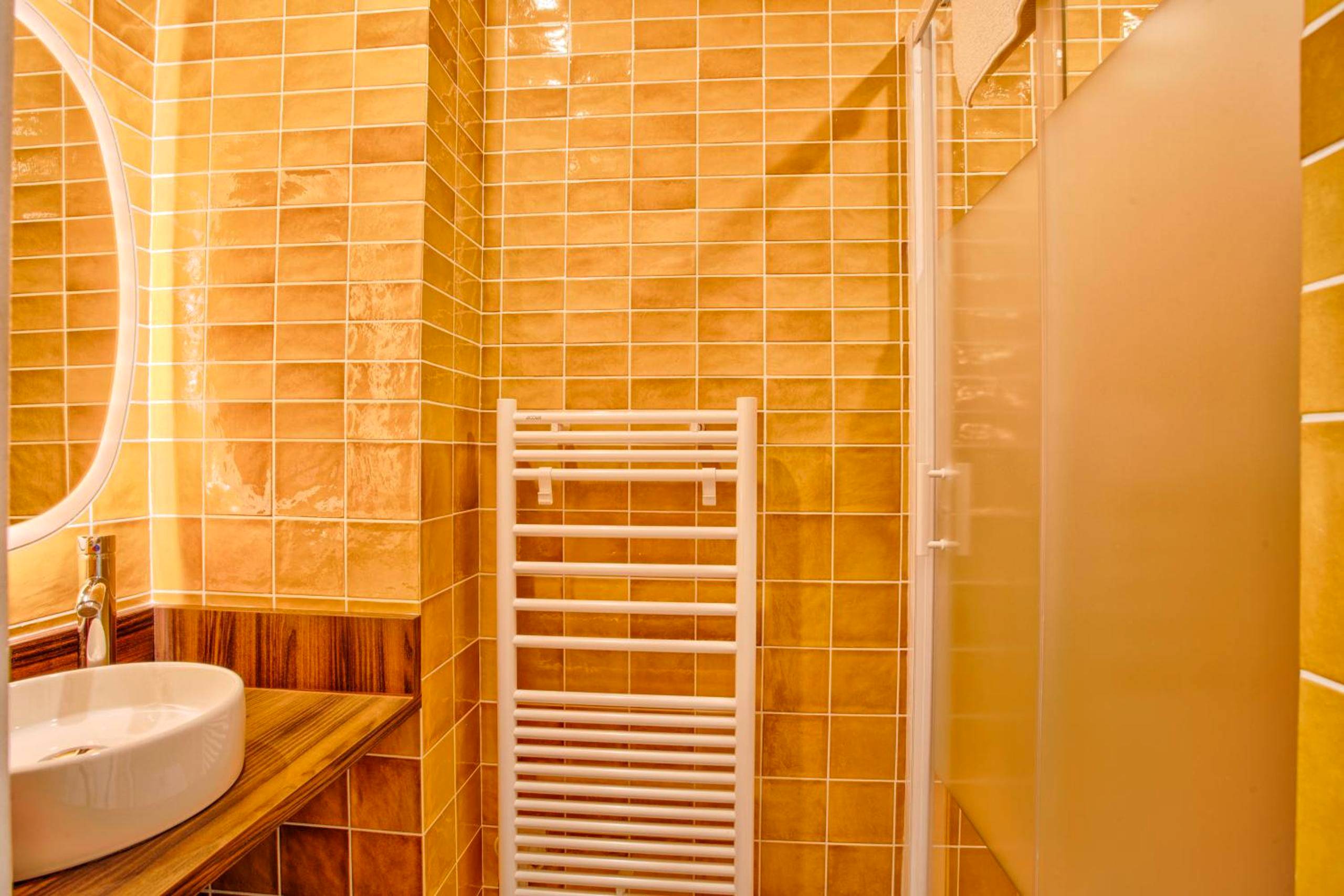 Photo du logement - Suite année 70 - Jacuzzi et Balcon - Épron