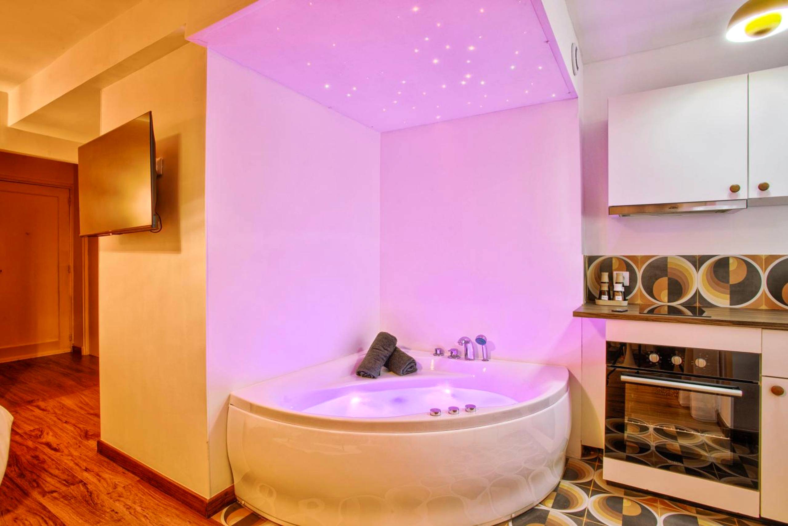 Vue du logement - Suite année 70 - Jacuzzi et Balcon