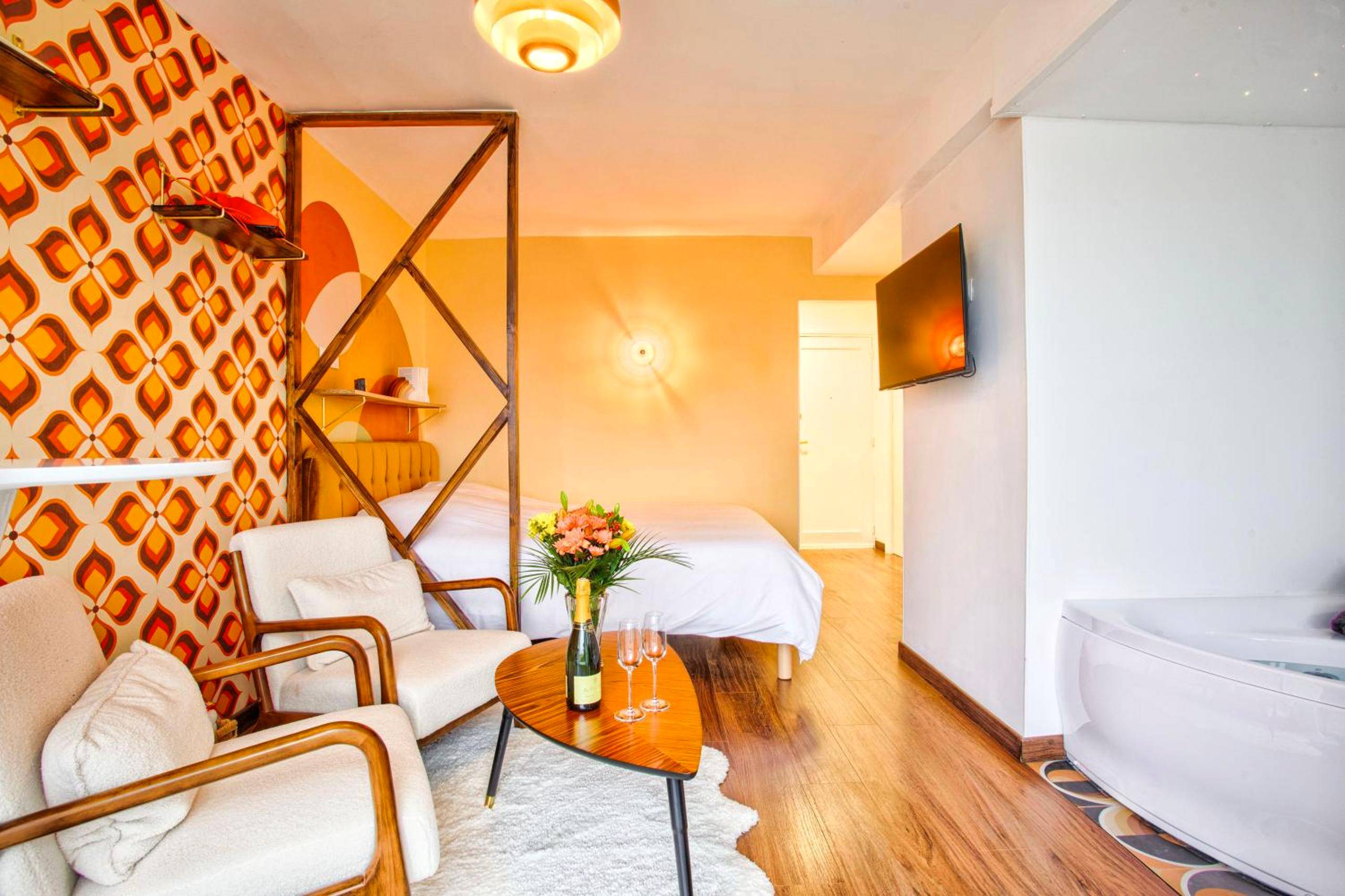 Photo du logement - Suite année 70 - Jacuzzi et Balcon