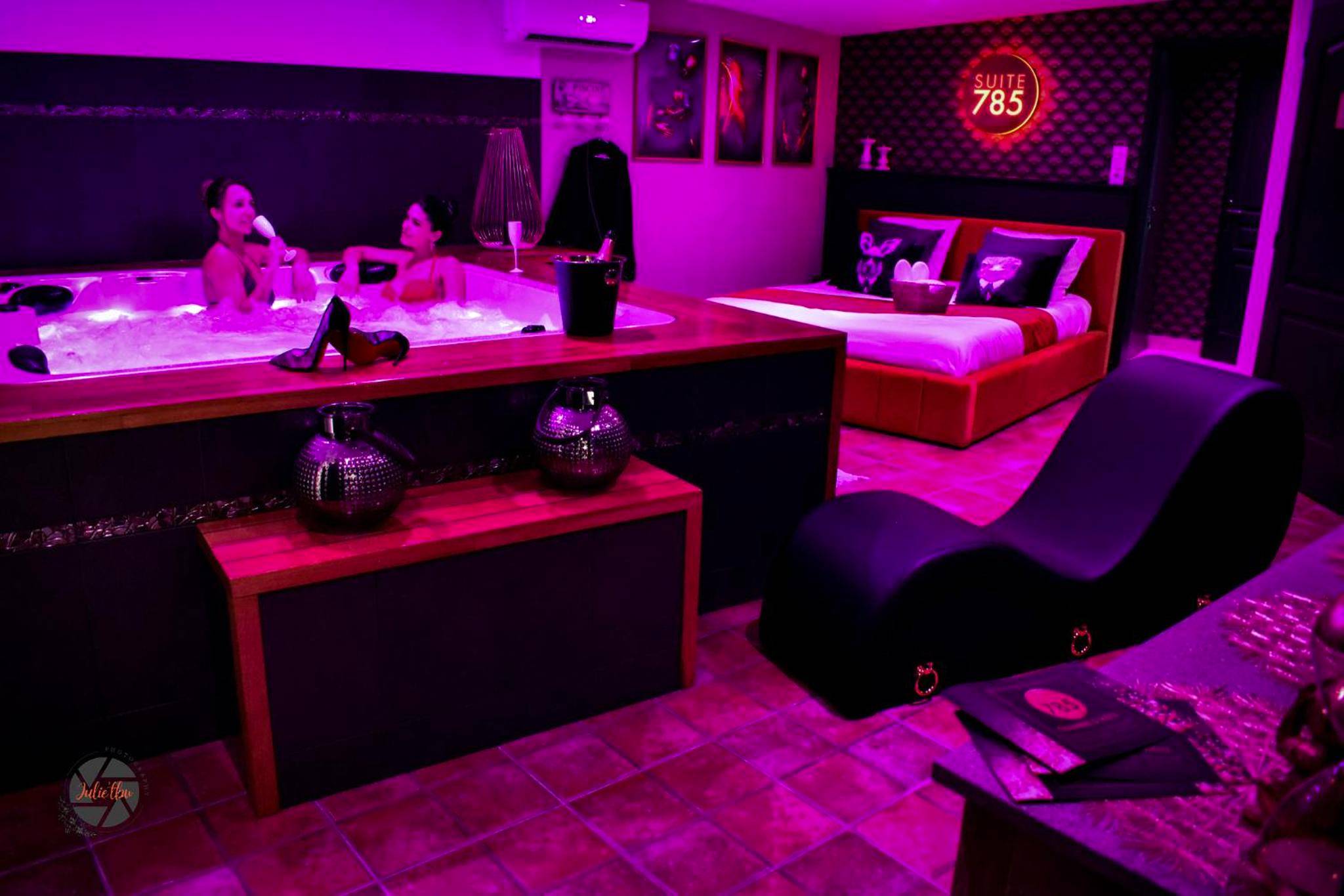 Photo du logement - SUITE 785 Chambre Jacuzzi Sauna