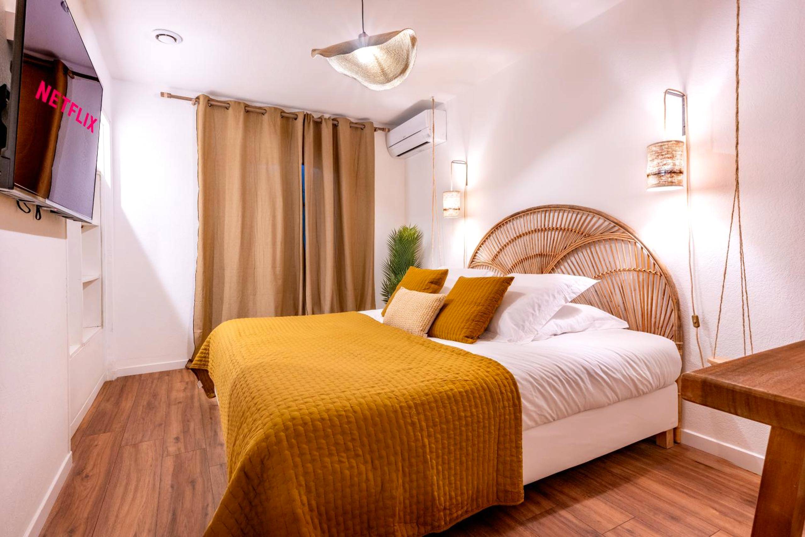 Photo - Suite Bali de 45m2 - Idéal couple - Chambre séparée - Jacuzzi baignoire balnéo - Sauna - ...