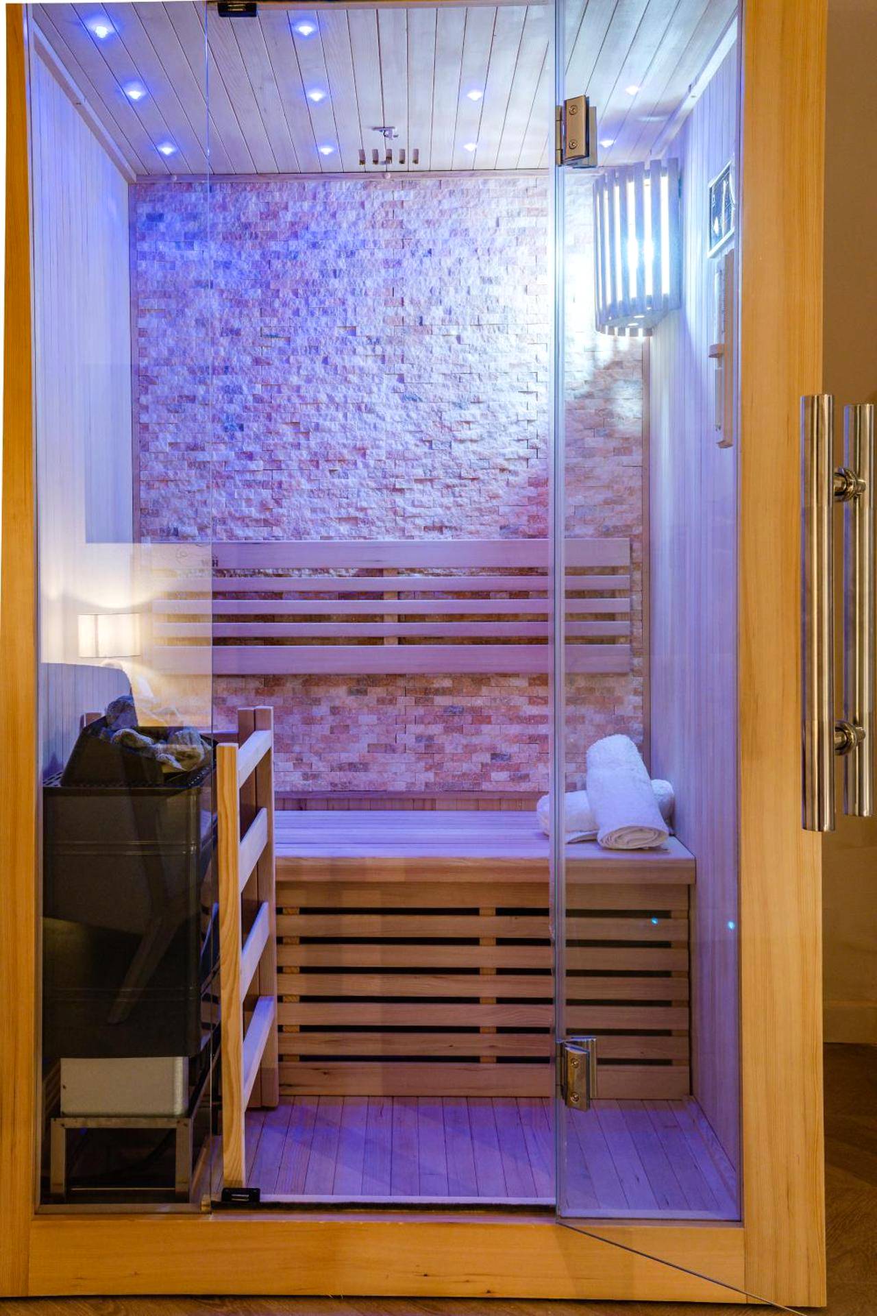 Photo - Suite Bali de 45m2 - Idéal couple - Chambre séparée - Jacuzzi baignoire balnéo - Sauna - ... - Suze - la - Rousse