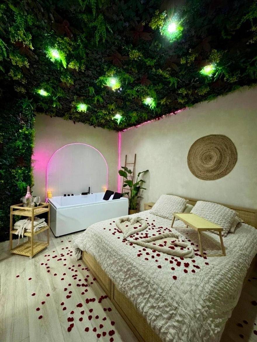 Vue principale - Love Room Écouen - Suite Bali Love - Love Room - Jacuzzi