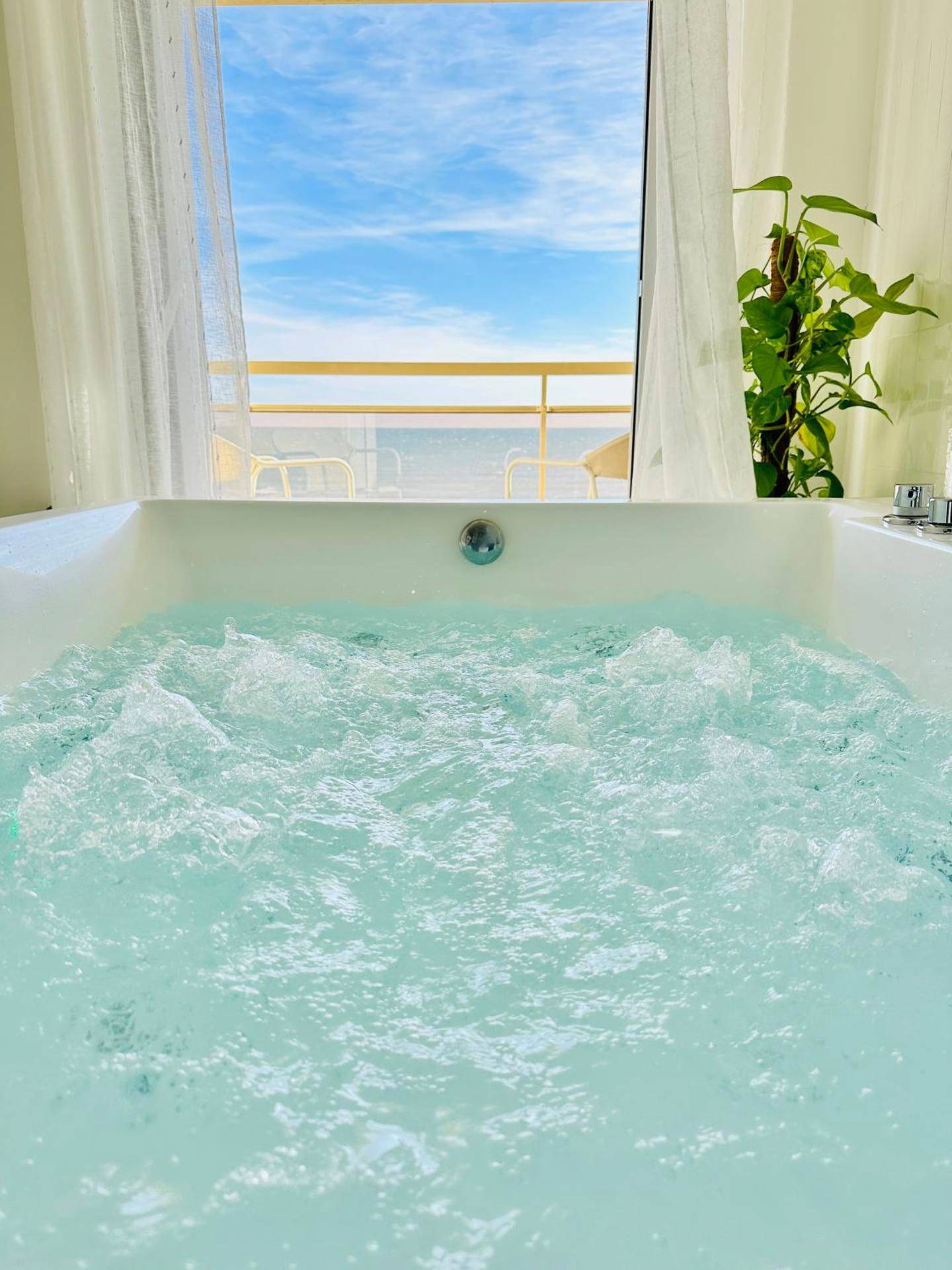 Vue principale - Love Room Canet - en - Roussillon - Suite Balnéo Canet