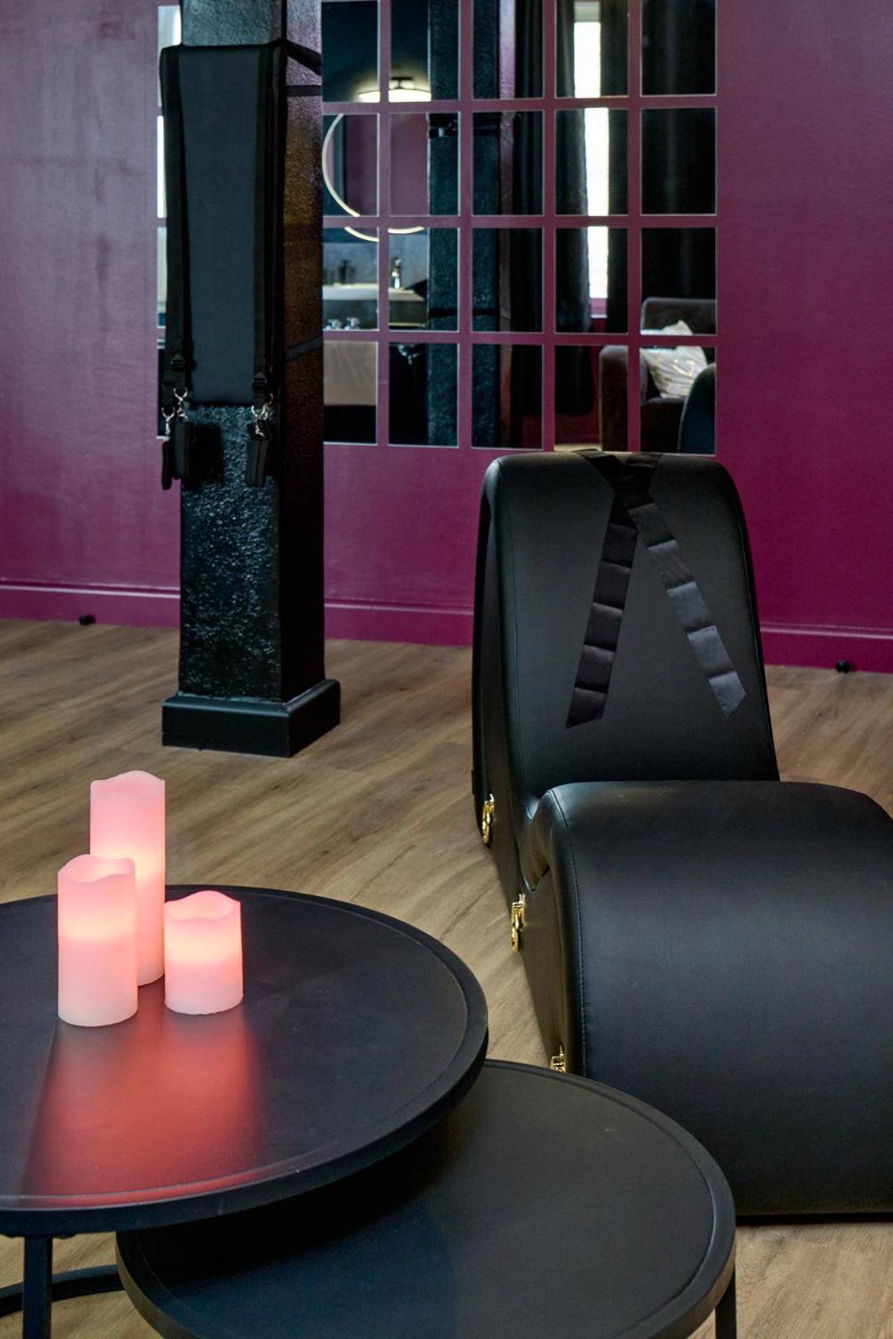 Photo du logement - Suite romantique avec Balneo et jeux coquins - Roanne