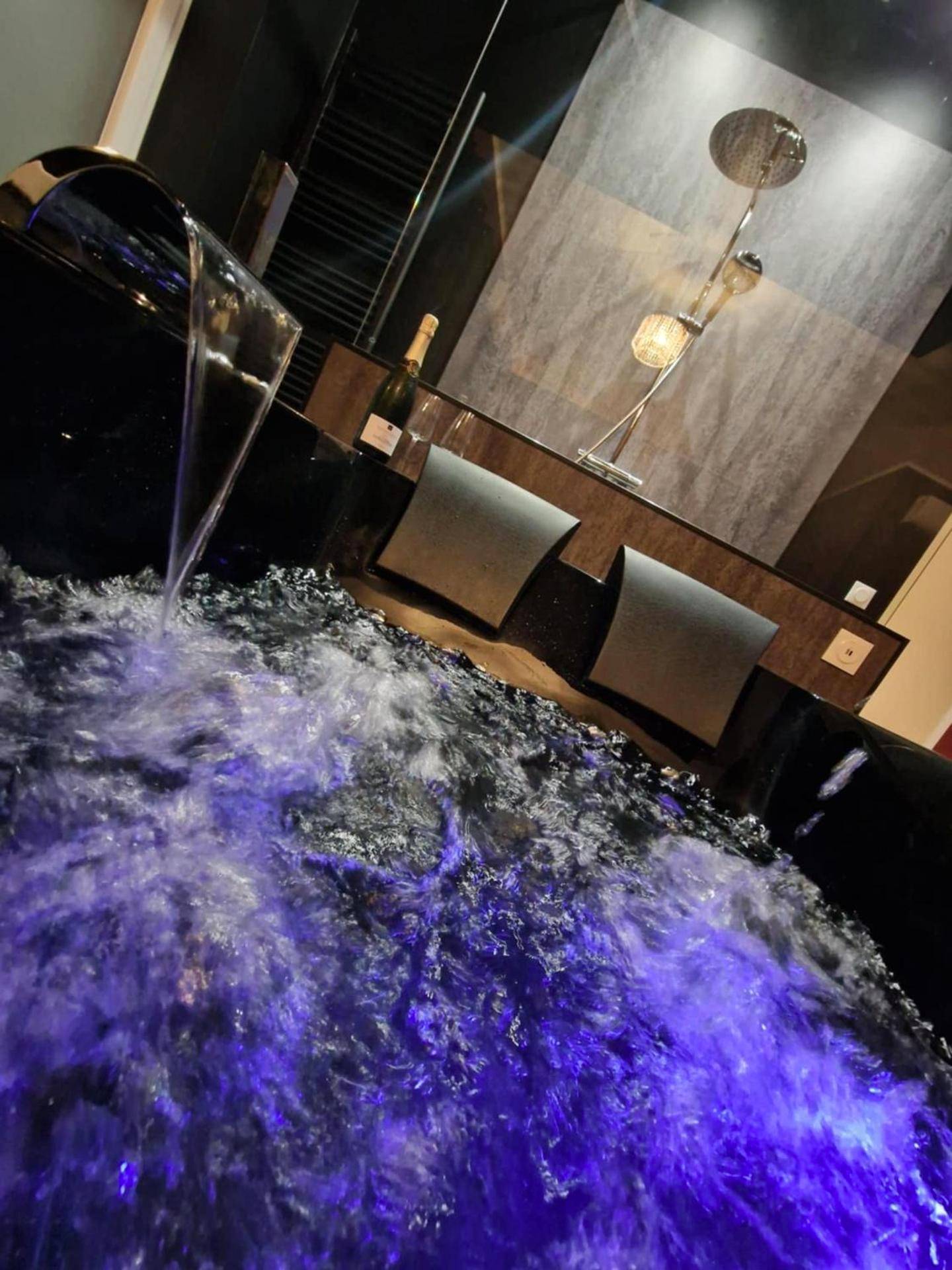 Photo du logement - Suite romantique avec Balneo et jeux coquins